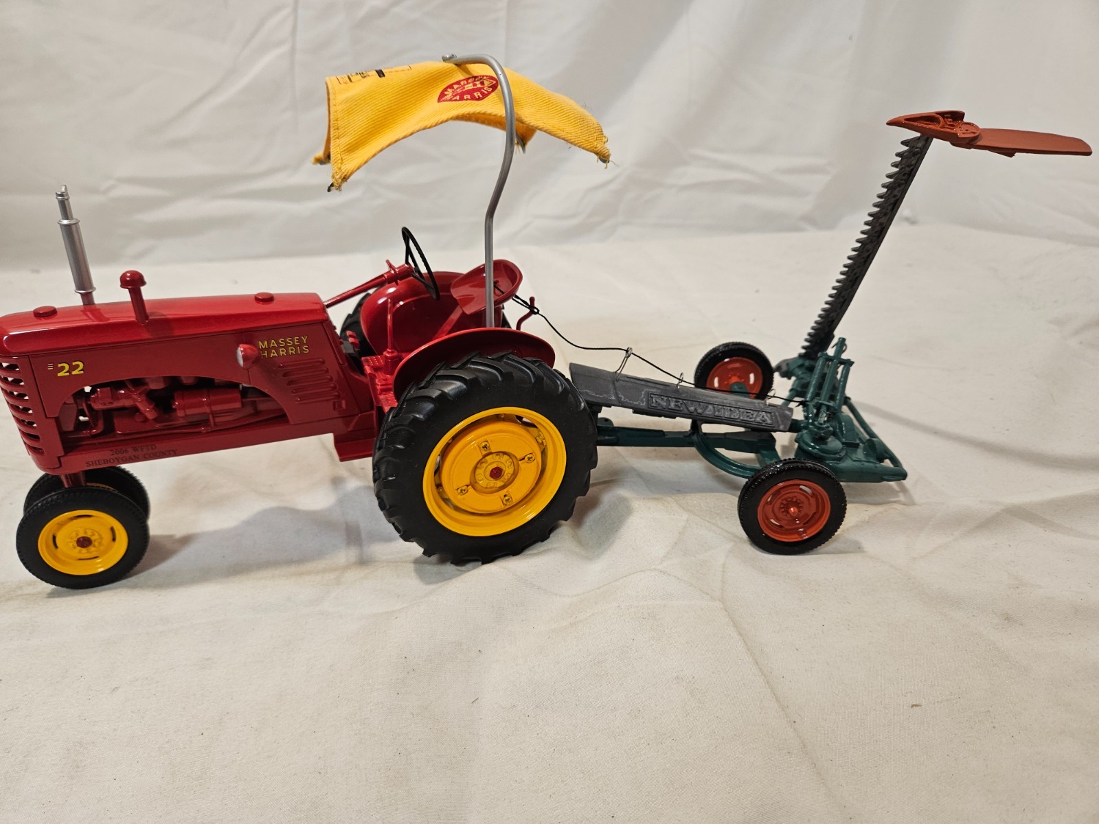 MASSEY-HARRIS 22 TRACTOR W/ NEW IDEA MOWER 1/16 SPECCAST SHEBOYGAN SHOW MASSEY-HARRIS 22 TRACTOR W/ NEW IDEA MOWER 1/16 SPECCAST SHEBOYGAN SHOW