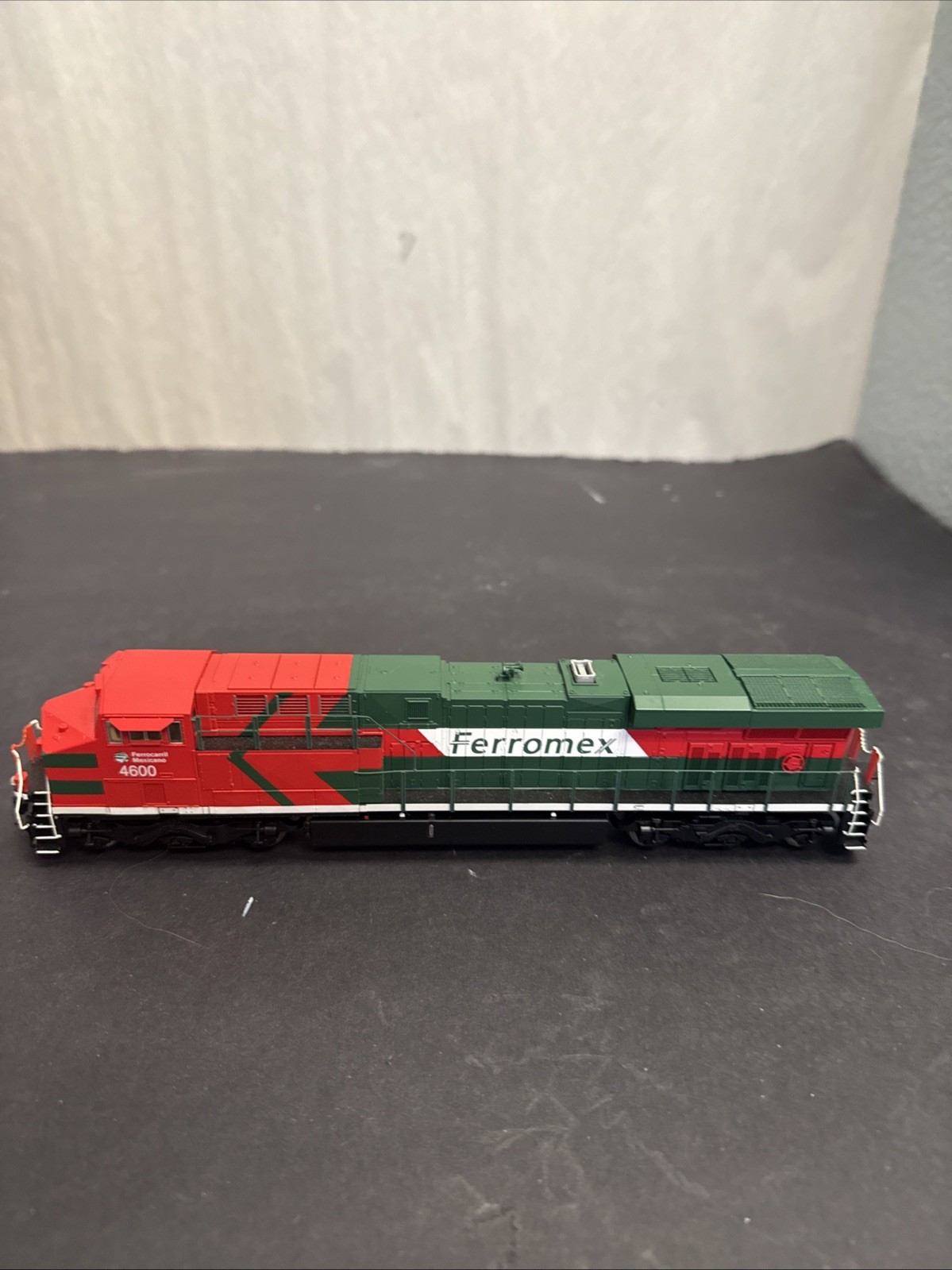 Walthers Mainline HO Scale Ferromex GE ES44AC Evolution Locomotive #4600 Walthers Mainline HO Scale Ferromex GE ES44AC Evolution Locomotive #4600