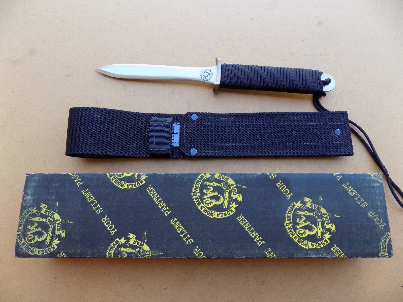 Vintage EK Knives Effingham, IL PB4 Fighting Knife Dagger Vintage EK Knives Effingham, IL PB4 Fighting Knife Dagger