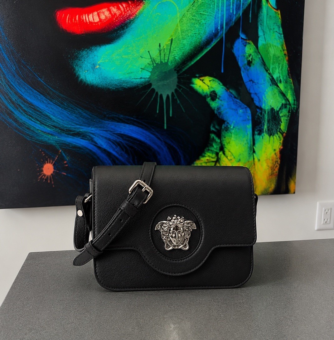 Versace 1008100 La Medusa Shoulder Bag Black Grained Leather Crossbody $1600