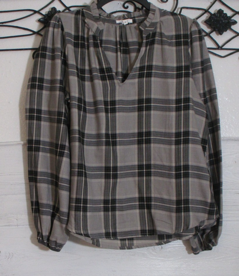 Maurices Women\'s Top Size M Long Sleeve Multicolor Plaid Round Neck Maurices Women\'s Top Size M Long Sleeve Multicolor Plaid Round Neck