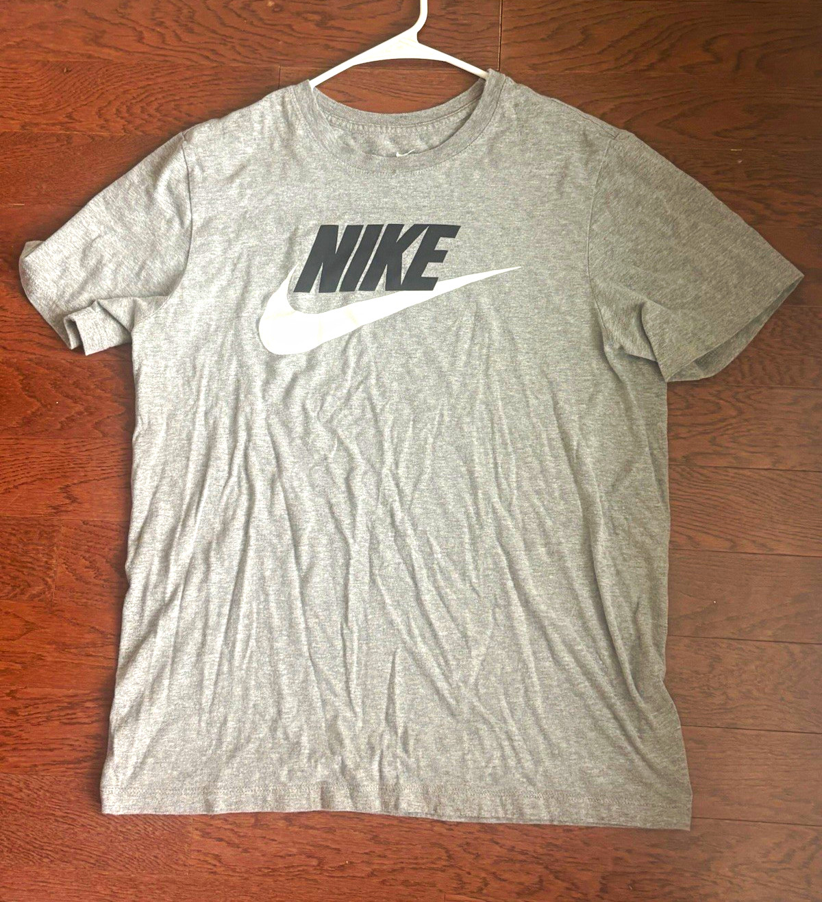Nike The Nike Tee Men’s M Gray Cotton Jersey Graphic Print Logo Crew T-Shirt