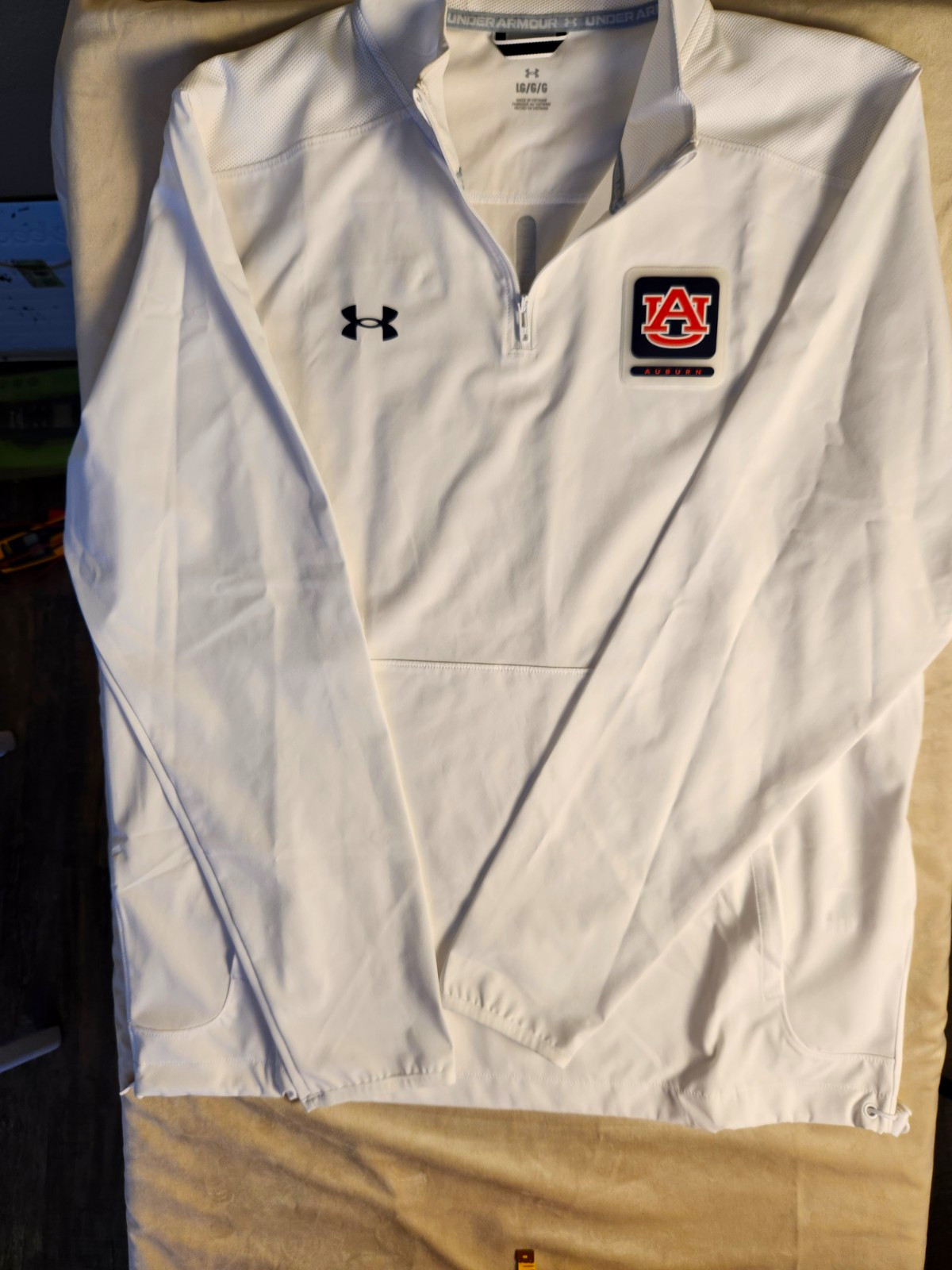 Under Armour Auburn Tigers Men\'s 1/4 Zip Pullover Jacket White LG new W/O Tag Under Armour Auburn Tigers Men\'s 1/4 Zip Pullover Jacket White LG new W/O Tag