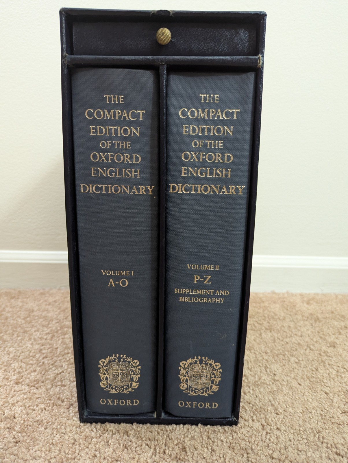 The Compact Edition of the Oxford Dictionary 2 Vols with a Magnifying Glass The Compact Edition of the Oxford Dictionary 2 Vols with a Magnifying Glass