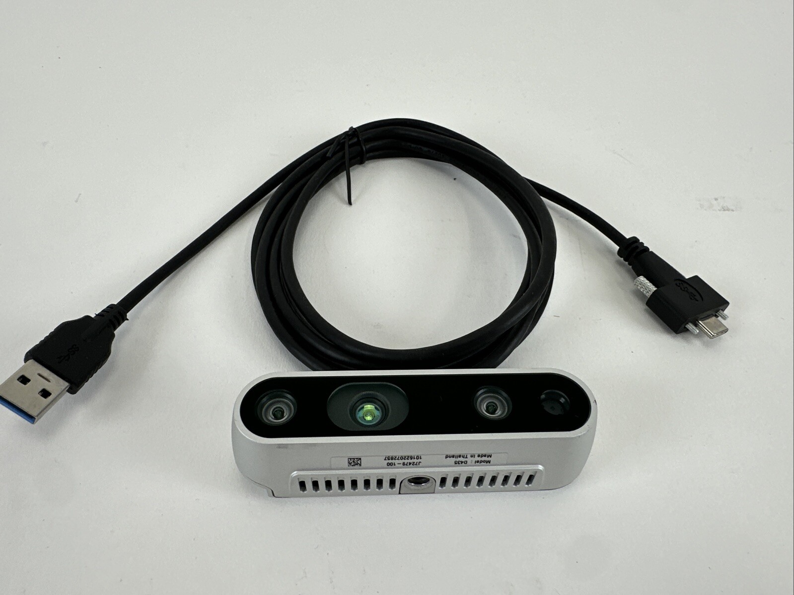Intel RealSense Depth Camera D435 Silver with locking USB C To C Cable Intel RealSense Depth Camera D435 Silver with locking USB C To C Cable