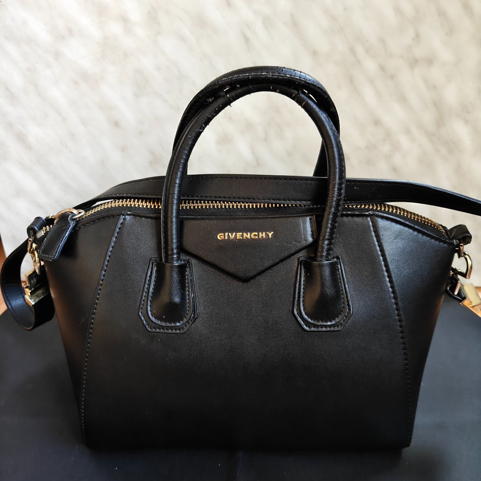 Givenchy Antigona Medium Bag Black Smooth Calfskin Leather Gold Hardware AUTH Givenchy Antigona Medium Bag Black Smooth Calfskin Leather Gold Hardware AUTH