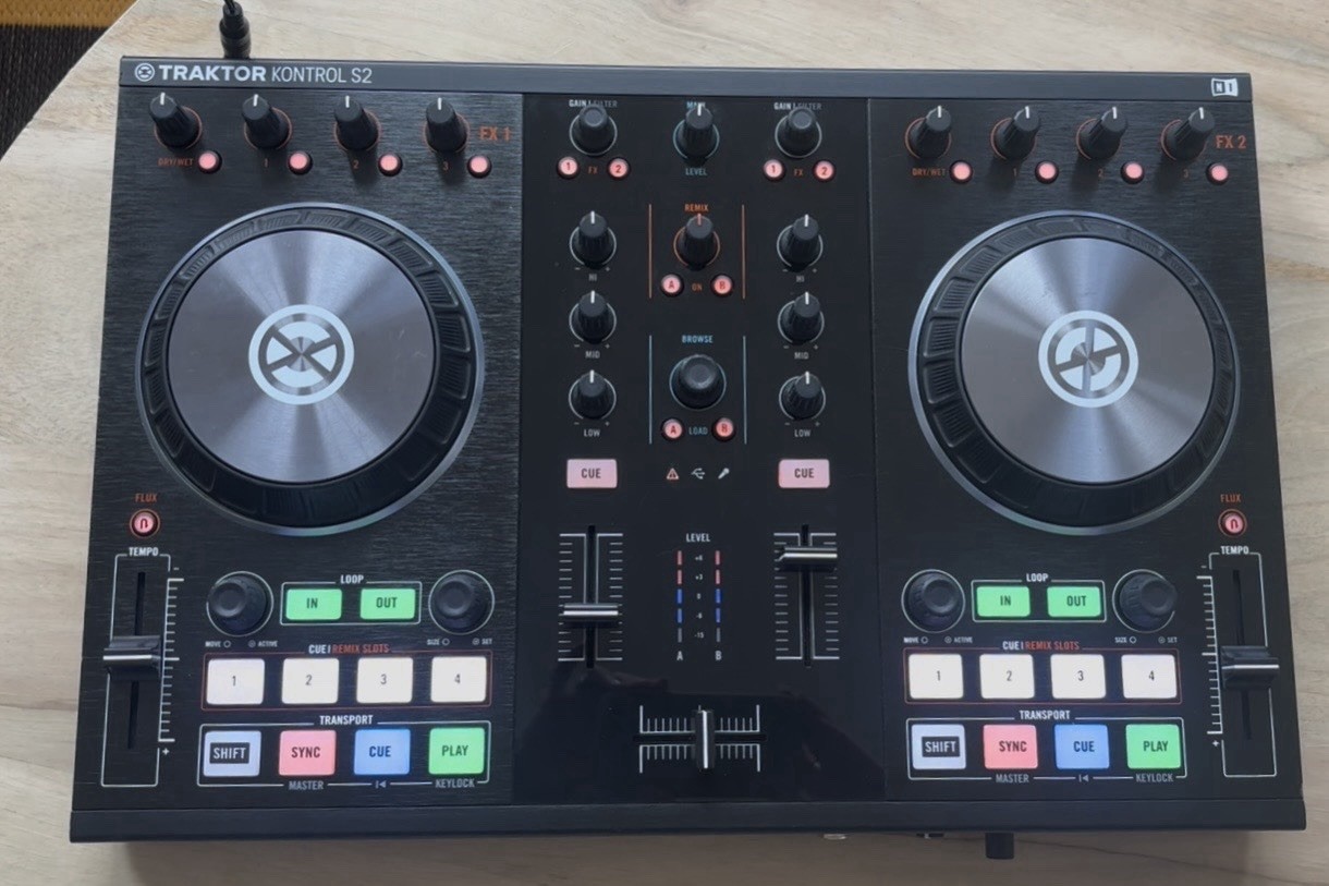 Native Instruments Traktor Kontrol S2 MK2 DJ Controller – Original Box