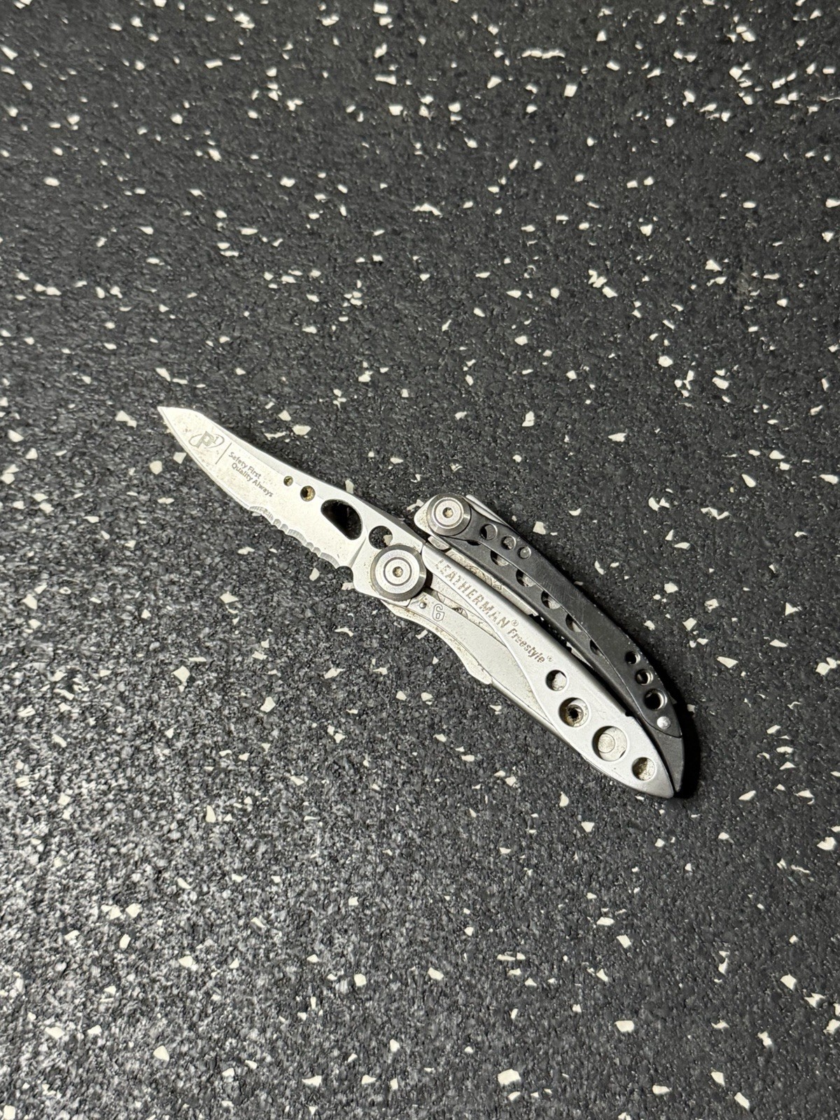 RARE Leatherman RETIRED FREESTYLE Multi-tool Good Condition (004) RARE Leatherman RETIRED FREESTYLE Multi-tool Good Condition (004)