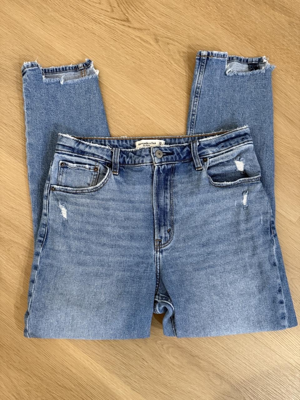 Abercrombie & Fitch High Rise Straight Leg Jeans 29/8R Distressed Abercrombie & Fitch High Rise Straight Leg Jeans 29/8R Distressed