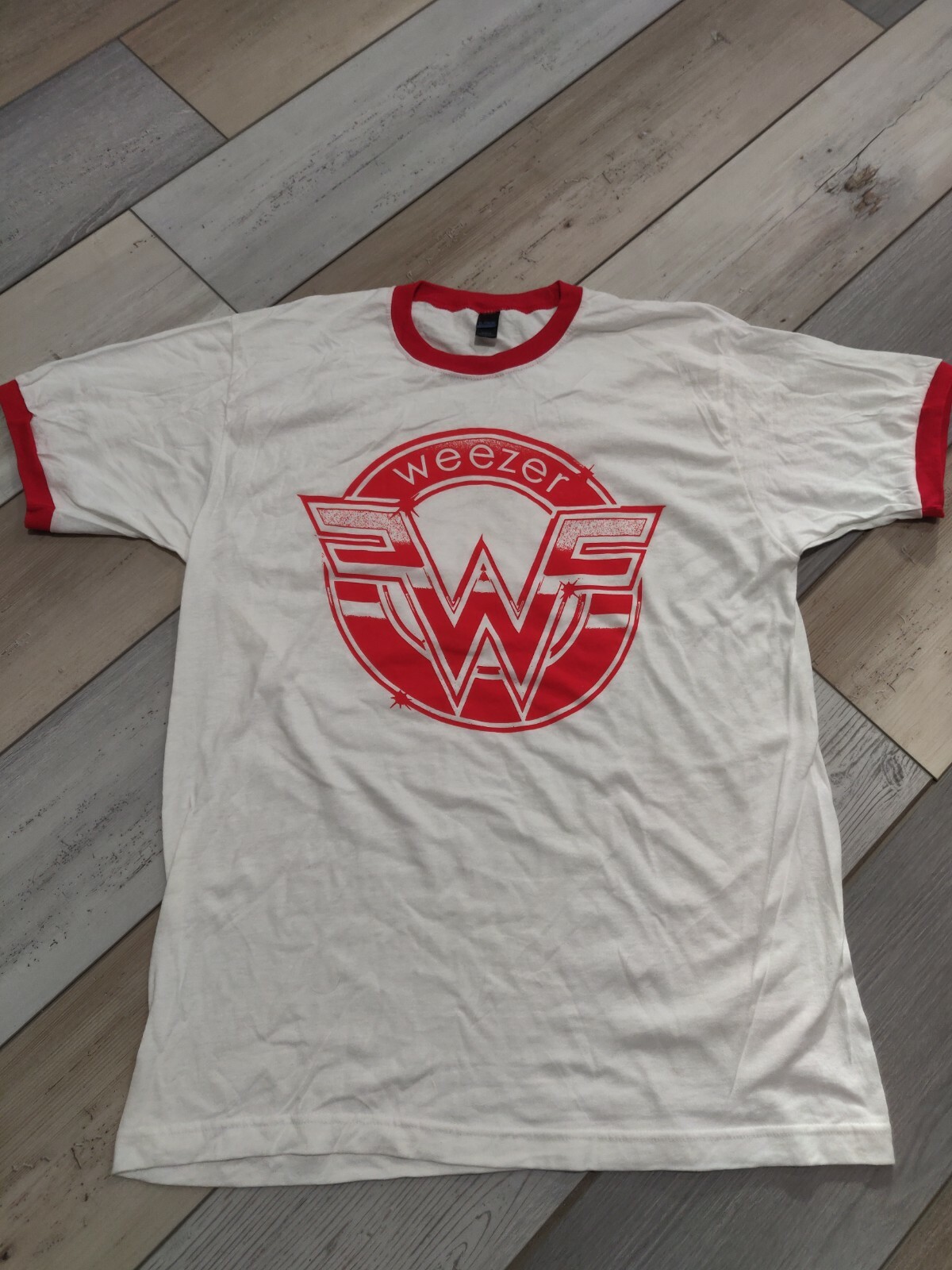 Weezer Red Seal Logo Vintage Ringer Style Tour Band T-Shirt -Men\'s Large L -NWOT Weezer Red Seal Logo Vintage Ringer Style Tour Band T-Shirt -Men\'s Large L -NWOT
