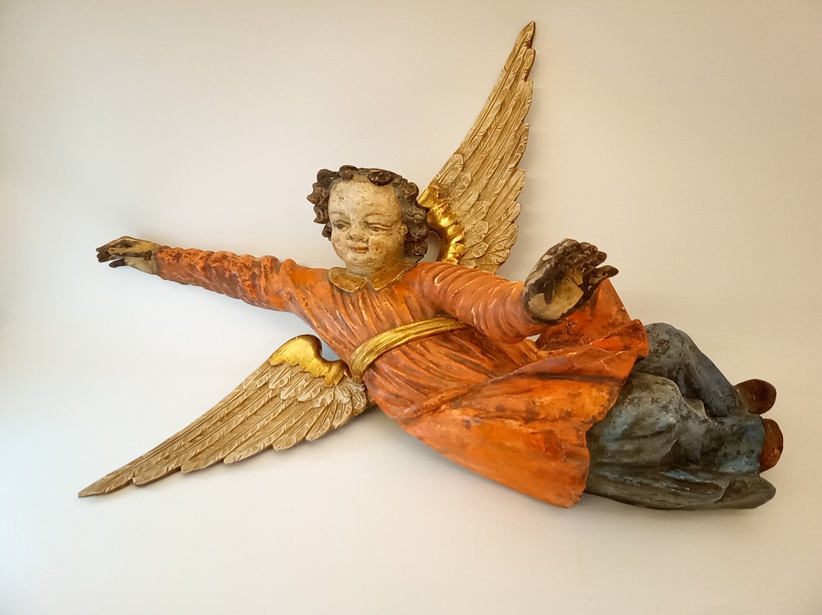 Antique c 1840s carved wood flying angel putti cherub painted gold leaf 31x25x22