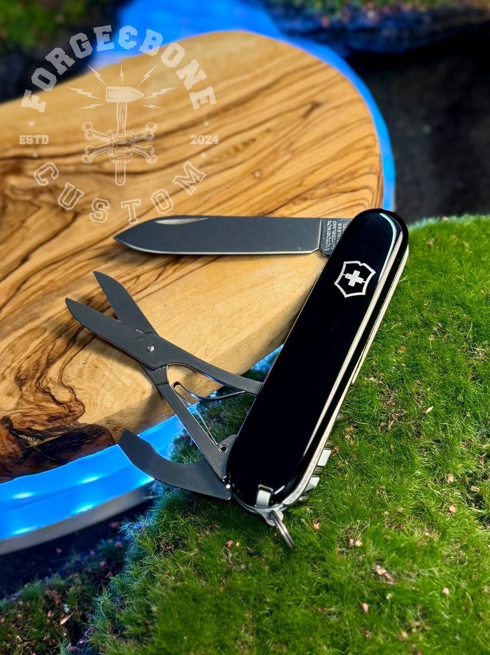 Victorinox Compact Black 1.3405.3 (Vintage, Pre-1991) Victorinox Compact Black 1.3405.3 (Vintage, Pre-1991)