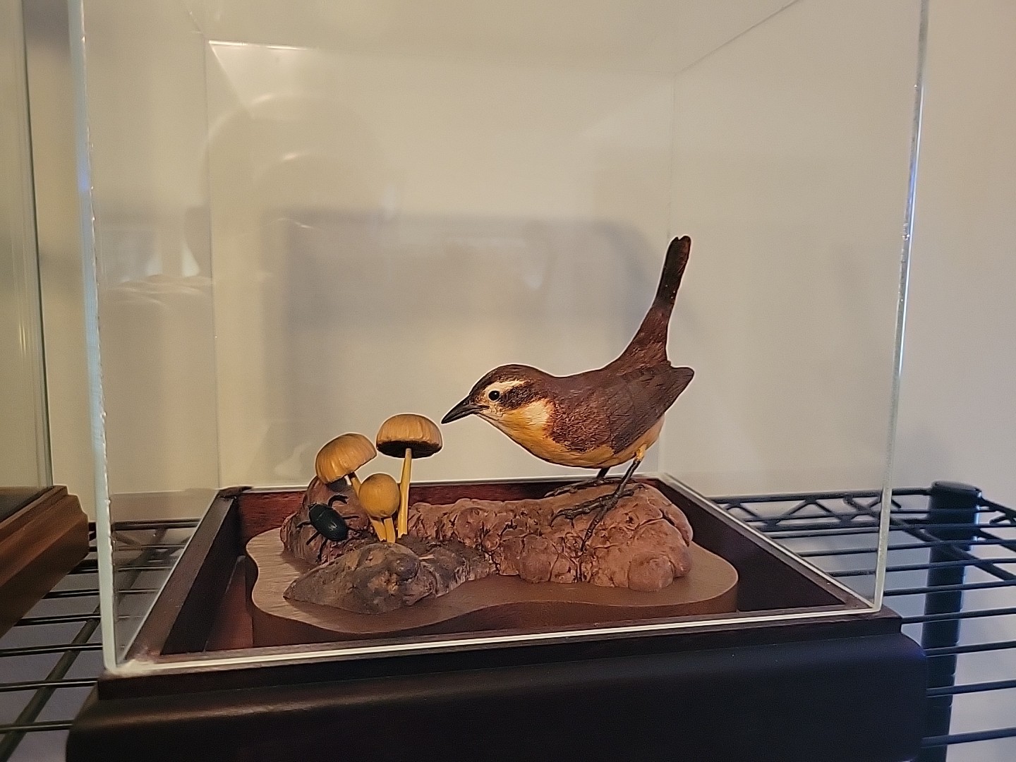 CAROLINA WREN WOOD CARVING 30 YEARS OLD CAROLINA WREN WOOD CARVING 30 YEARS OLD
