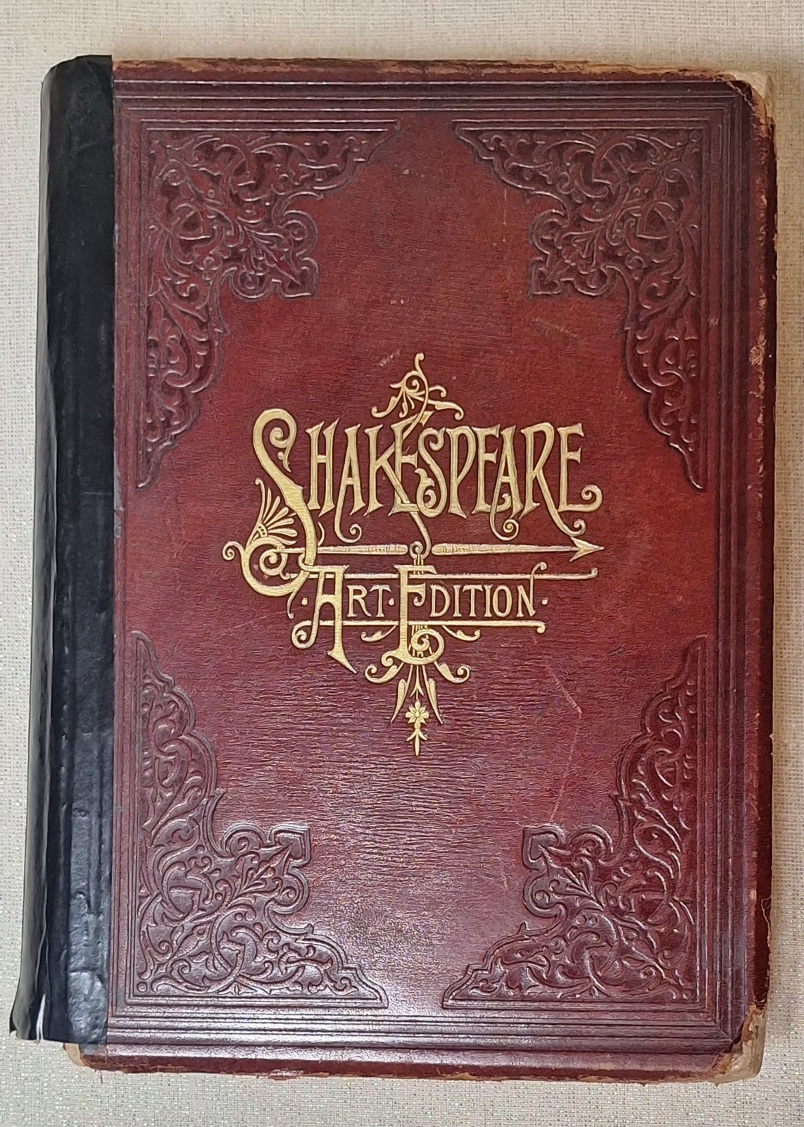 Antique Shakespeare Art Edition 1889 Decorative Debossed Gold Gilt Cover, Edges Antique Shakespeare Art Edition 1889 Decorative Debossed Gold Gilt Cover, Edges