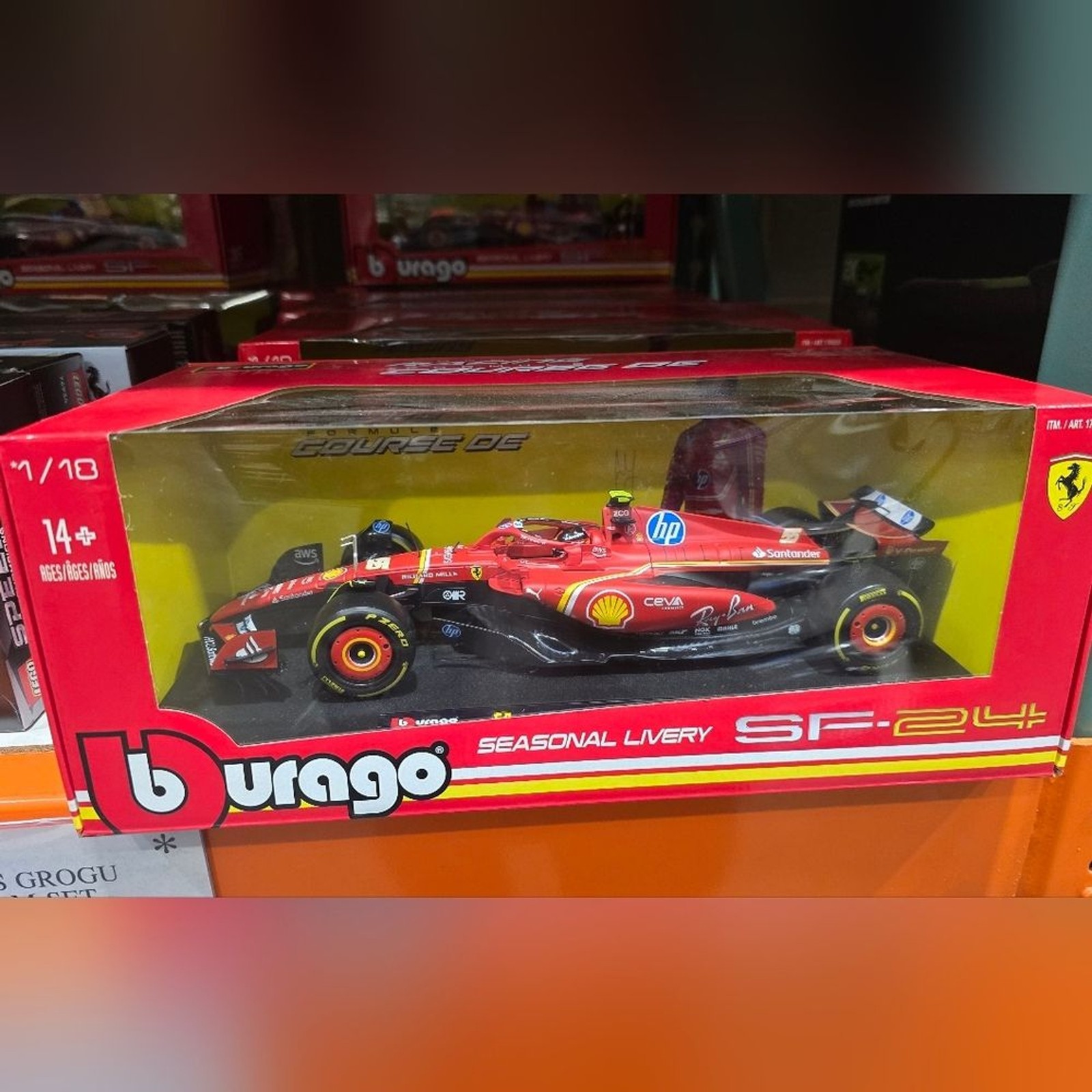 Burago 1:43 Formula F1 Racing Paddock Set - Ferrari  die cast car, ferrari