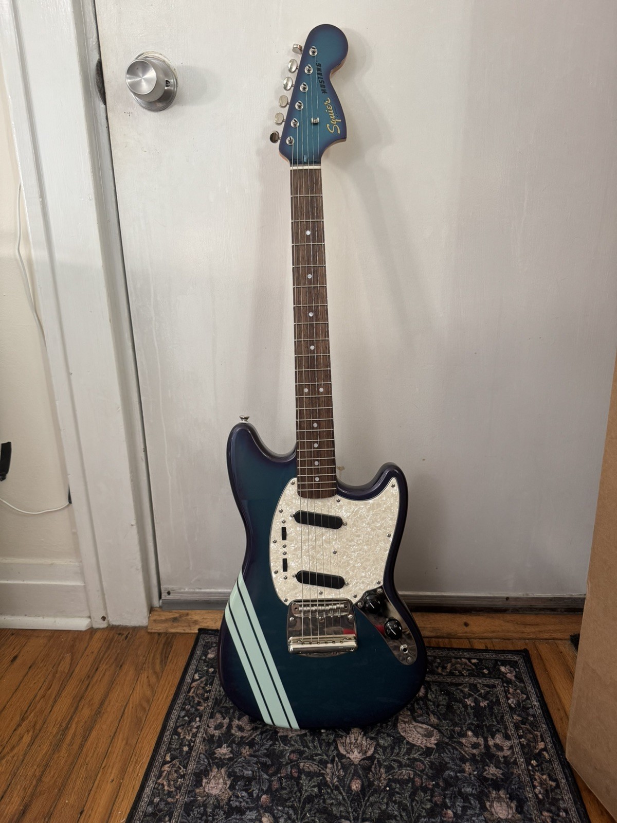 Fender Squier Classic Vibe '60s Mustang FSR Competition Burgundy Kurt Cobain Fender Squier Classic Vibe '60s Mustang FSR Competition Burgundy Kurt Cobain