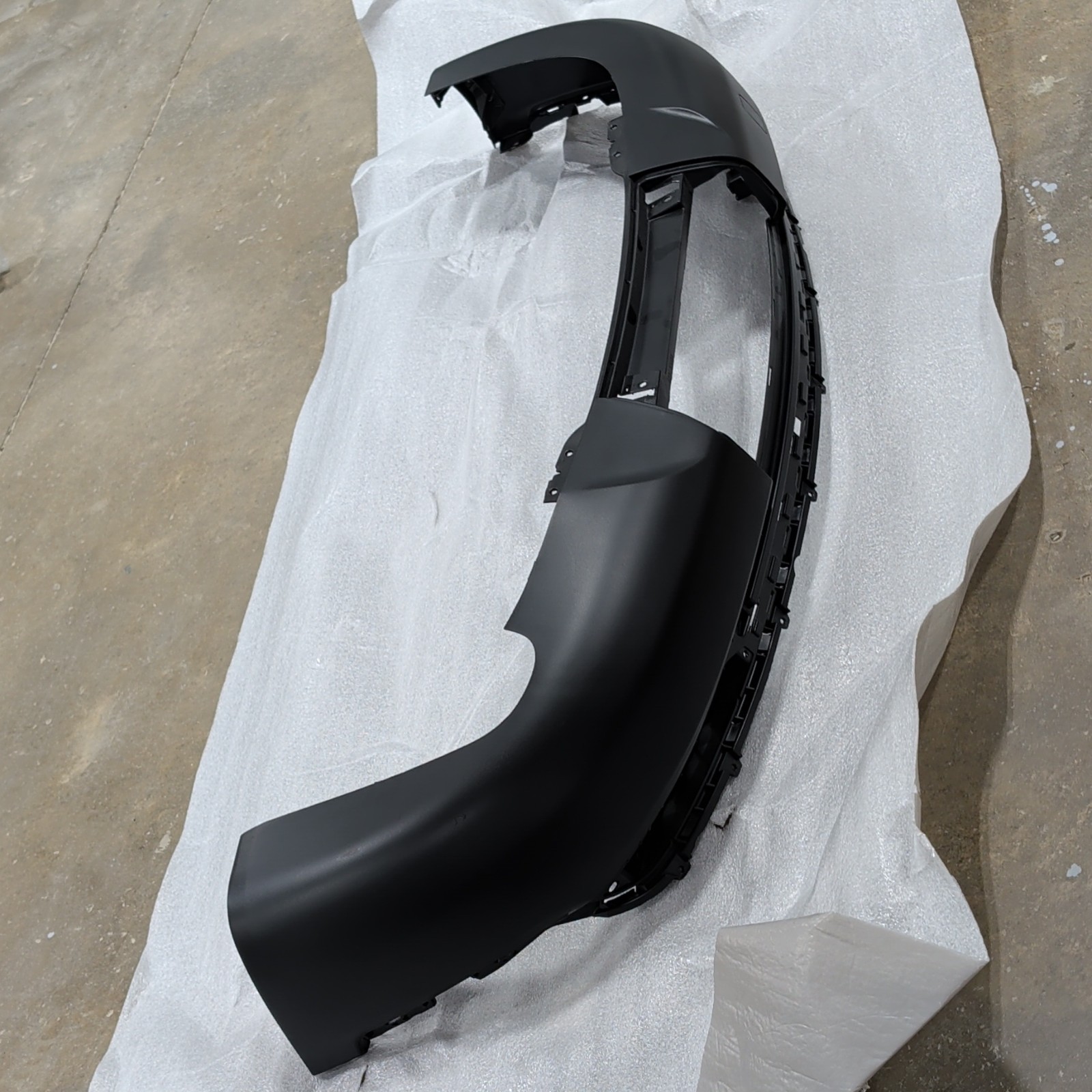 2022-2026 JEEP GRAND CHEROKEE REAR BUMPER LOWER FASCIA GENUINE MOPAR 68580796AA 2022-2026 JEEP GRAND CHEROKEE REAR BUMPER LOWER FASCIA GENUINE MOPAR 68580796AA