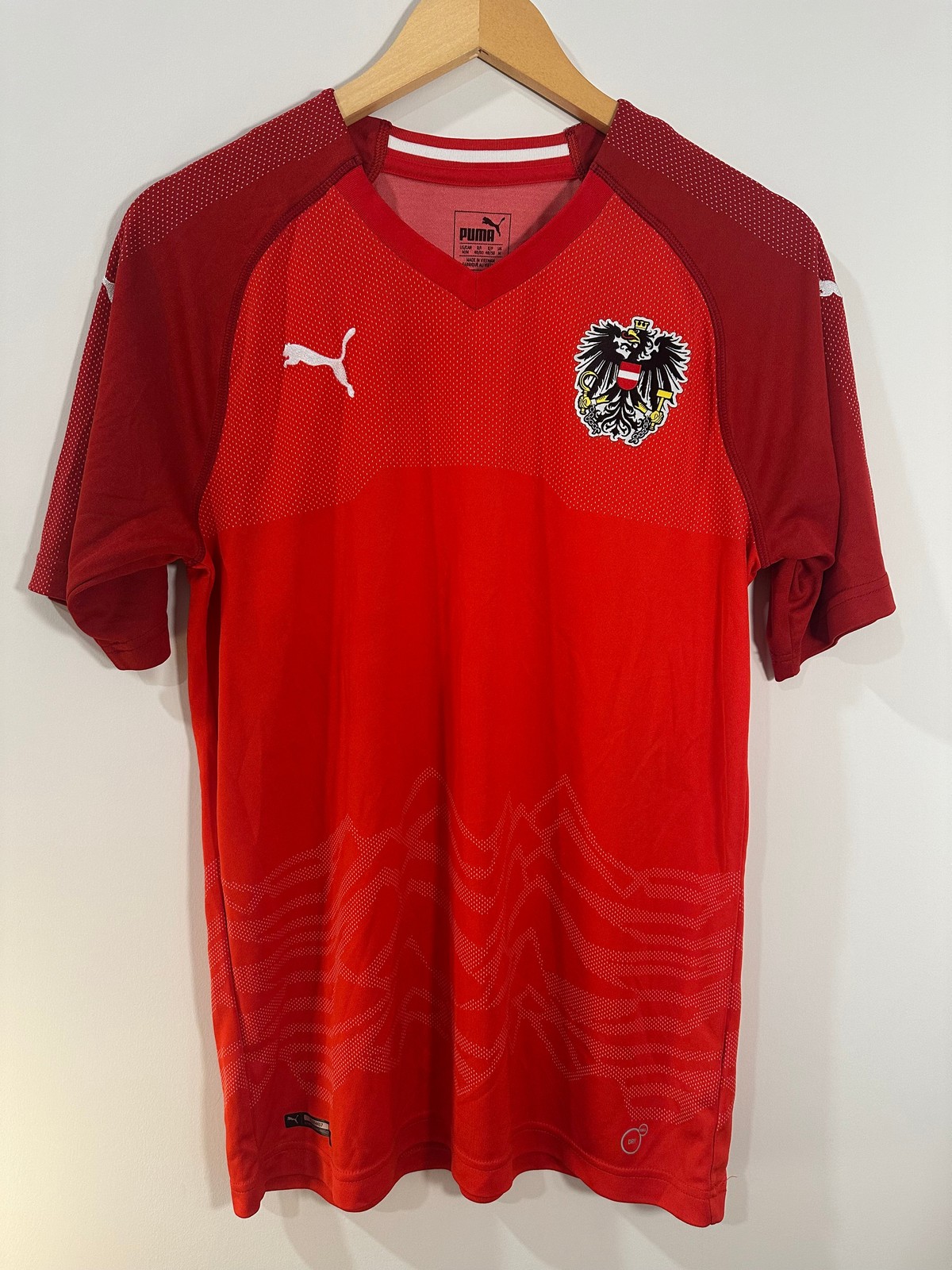 Austria 2018-19 Home Soccer Jersey (M) Austria 2018-19 Home Soccer Jersey (M)