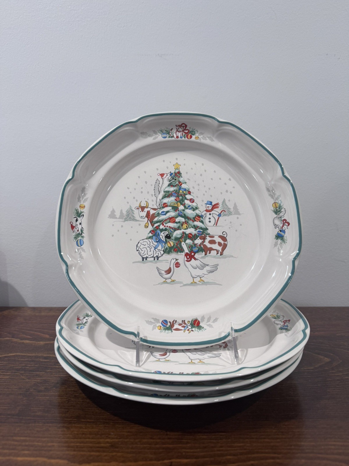 International China Country Christmas Dinner Plates 10 3/4 Inches, Set of 4 International China Country Christmas Dinner Plates 10 3/4 Inches, Set of 4