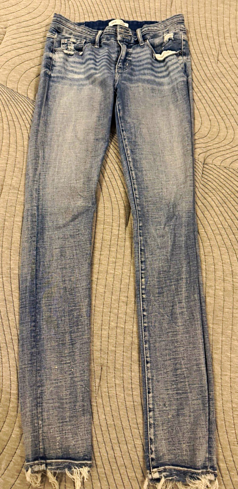 BKE Women’s Mid-Rise Skinny Jeans Slim Fit Distressed Light Wash Blue BKE Women’s Mid-Rise Skinny Jeans Slim Fit Distressed Light Wash Blue