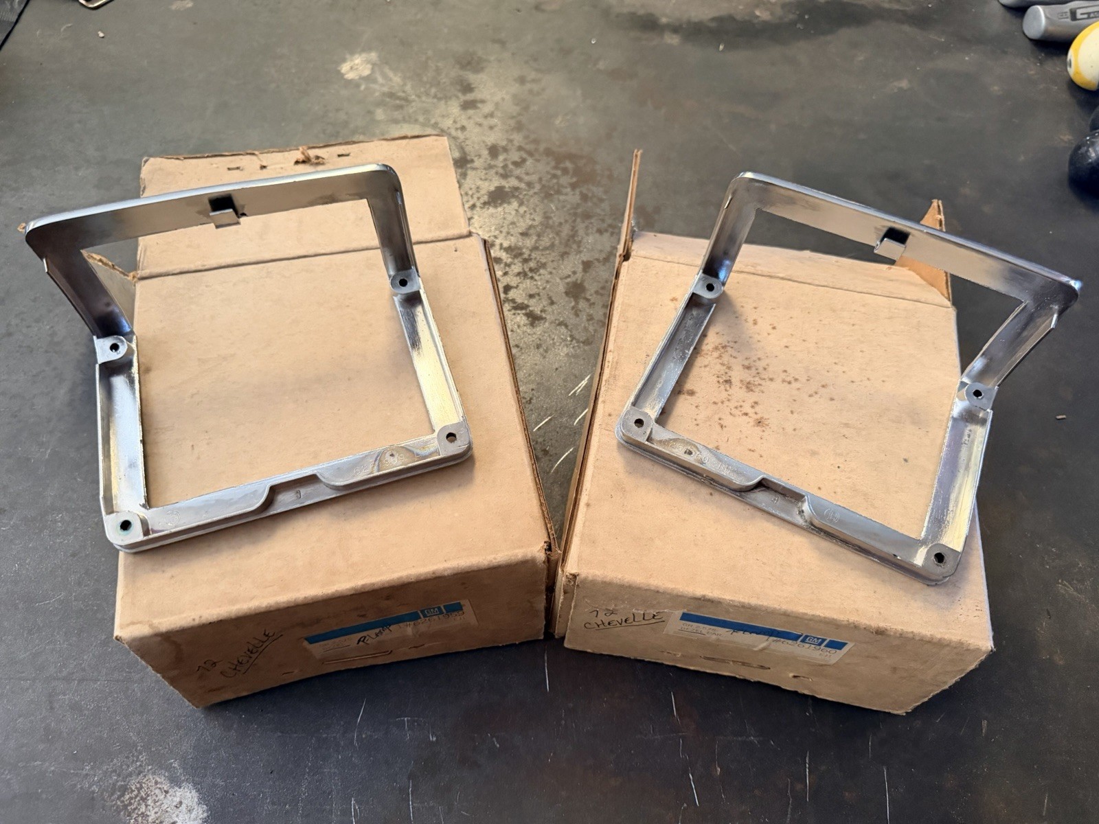 NOS 1972 Chevelle Park Lamp Bezels L&R NOS 1972 Chevelle Park Lamp Bezels L&R