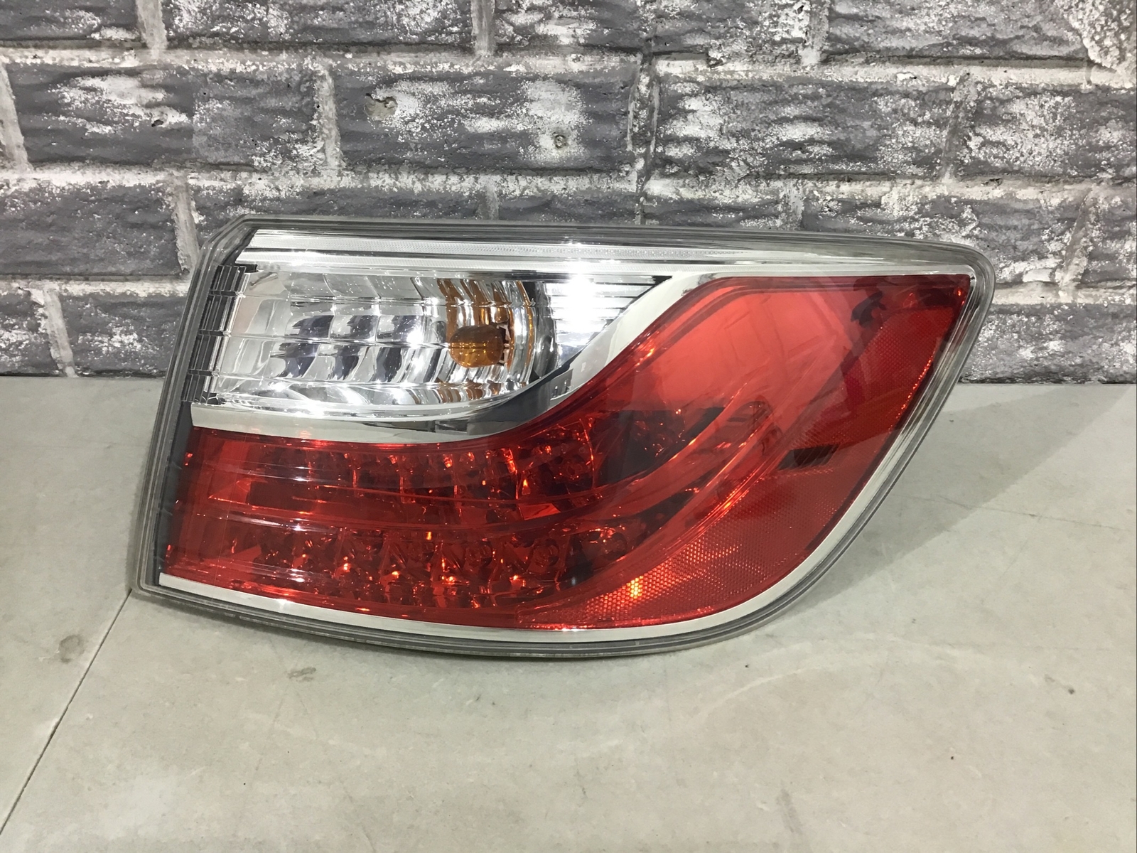 2010 2011 2012 Mazda CX-9 CX9 Tail Light Right (passenger Side) OEM, COMPLETE 2010 2011 2012 Mazda CX-9 CX9 Tail Light Right (passenger Side) OEM, COMPLETE