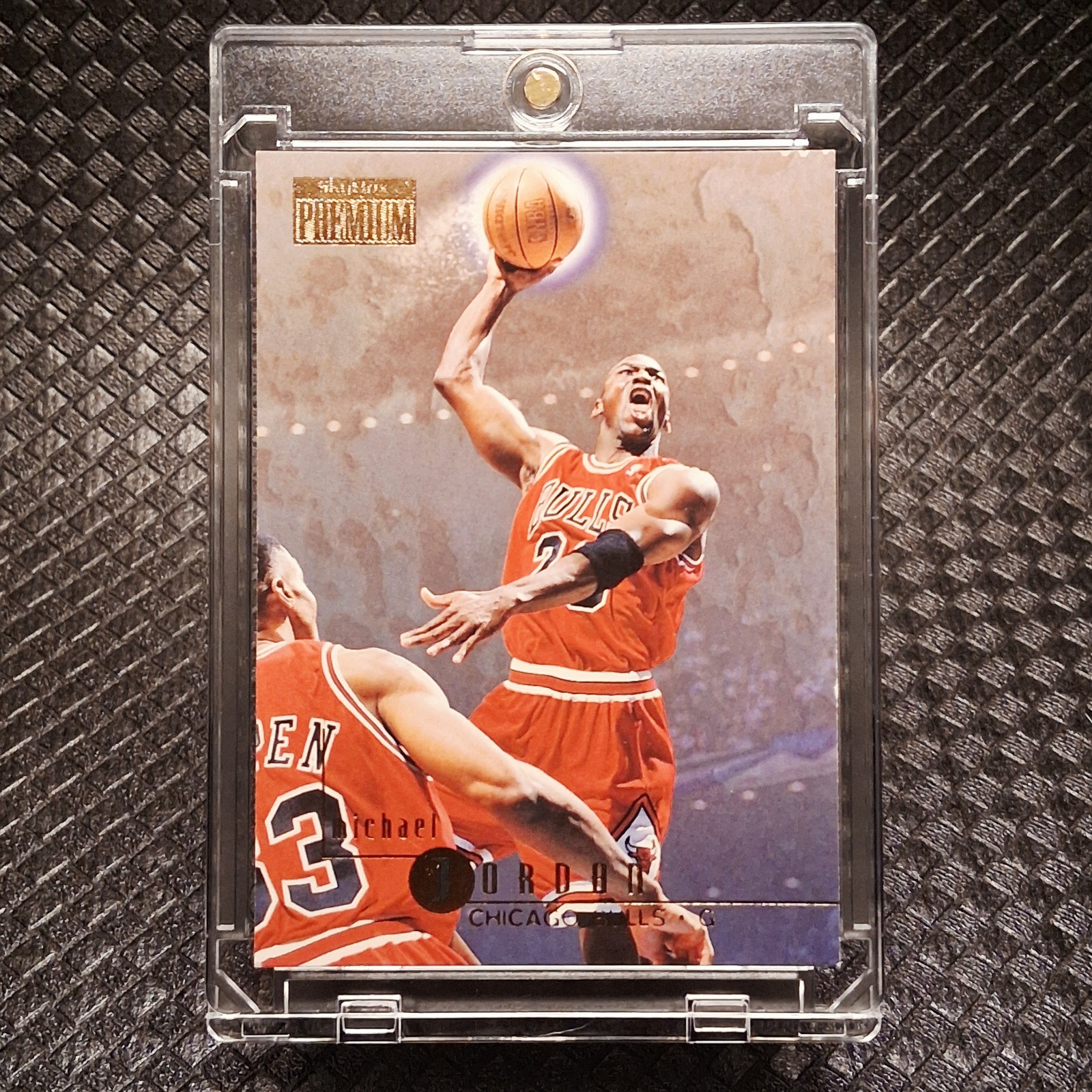 1996-97 Skybox Premium - Michael Jordan #16 - ICONIC DUNK 🏀🐐 1996-97 Skybox Premium - Michael Jordan #16 - ICONIC DUNK 🏀🐐