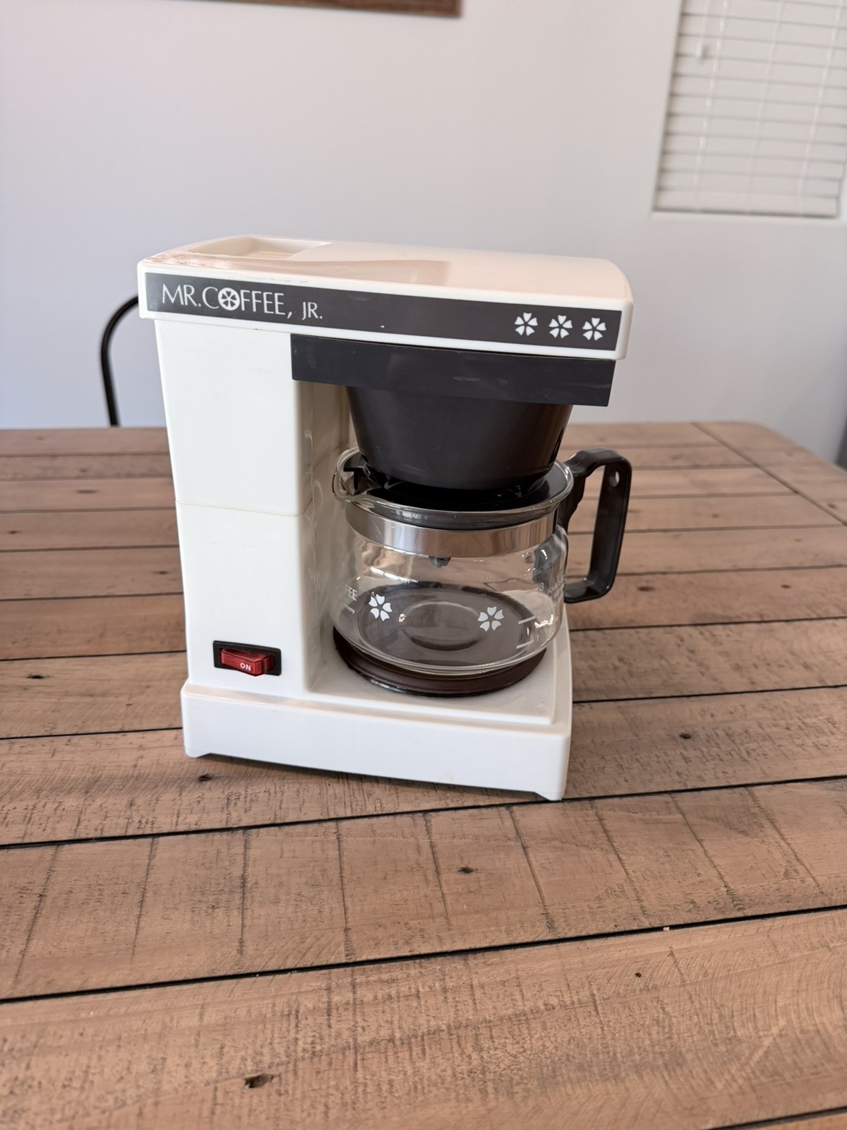 Vintage Mr. Coffee JR-4 Mini Four Cup Automatic White Coffee Maker Tested Works Vintage Mr. Coffee JR-4 Mini Four Cup Automatic White Coffee Maker Tested Works