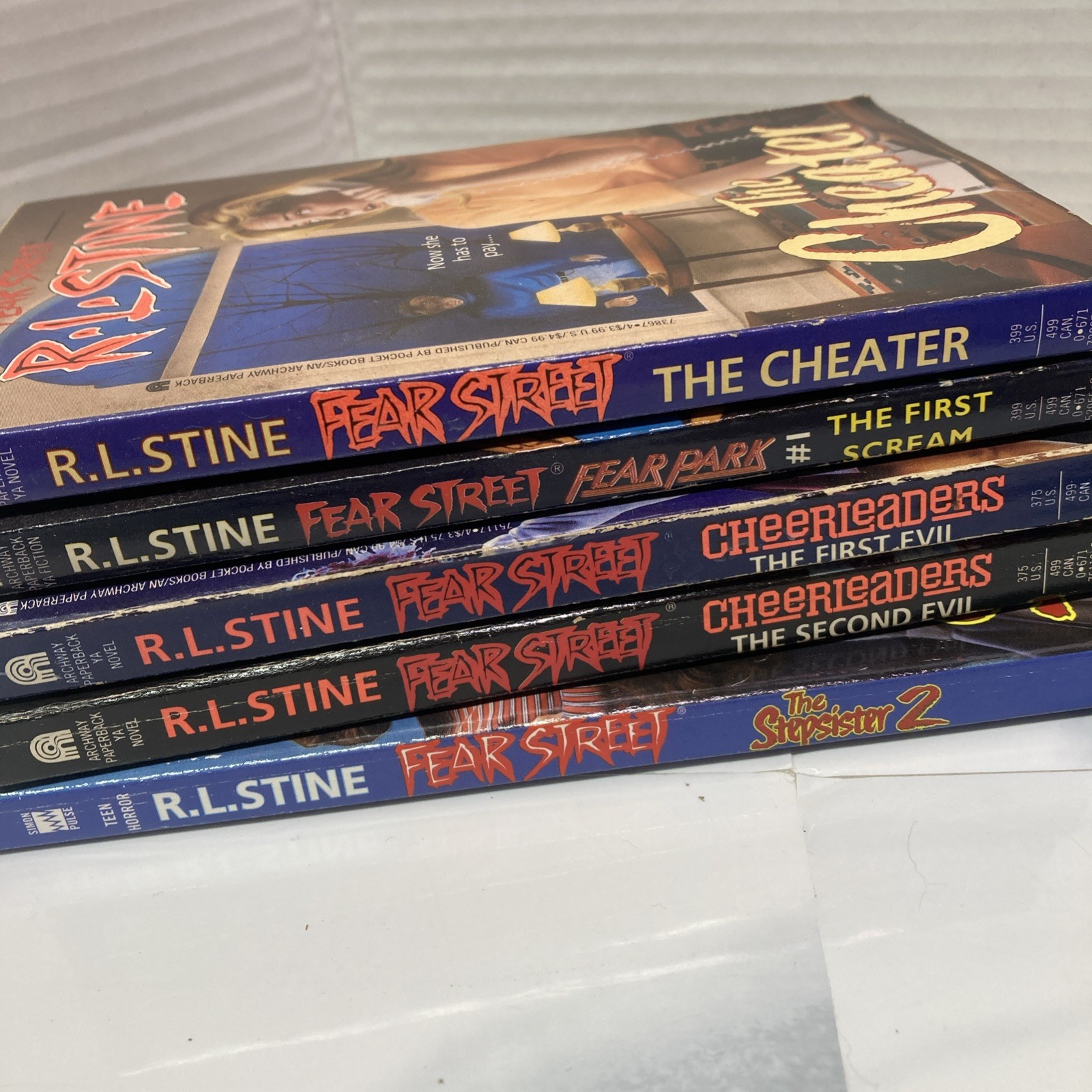 R.L. Stine Lot of 5Fear Street books - VG