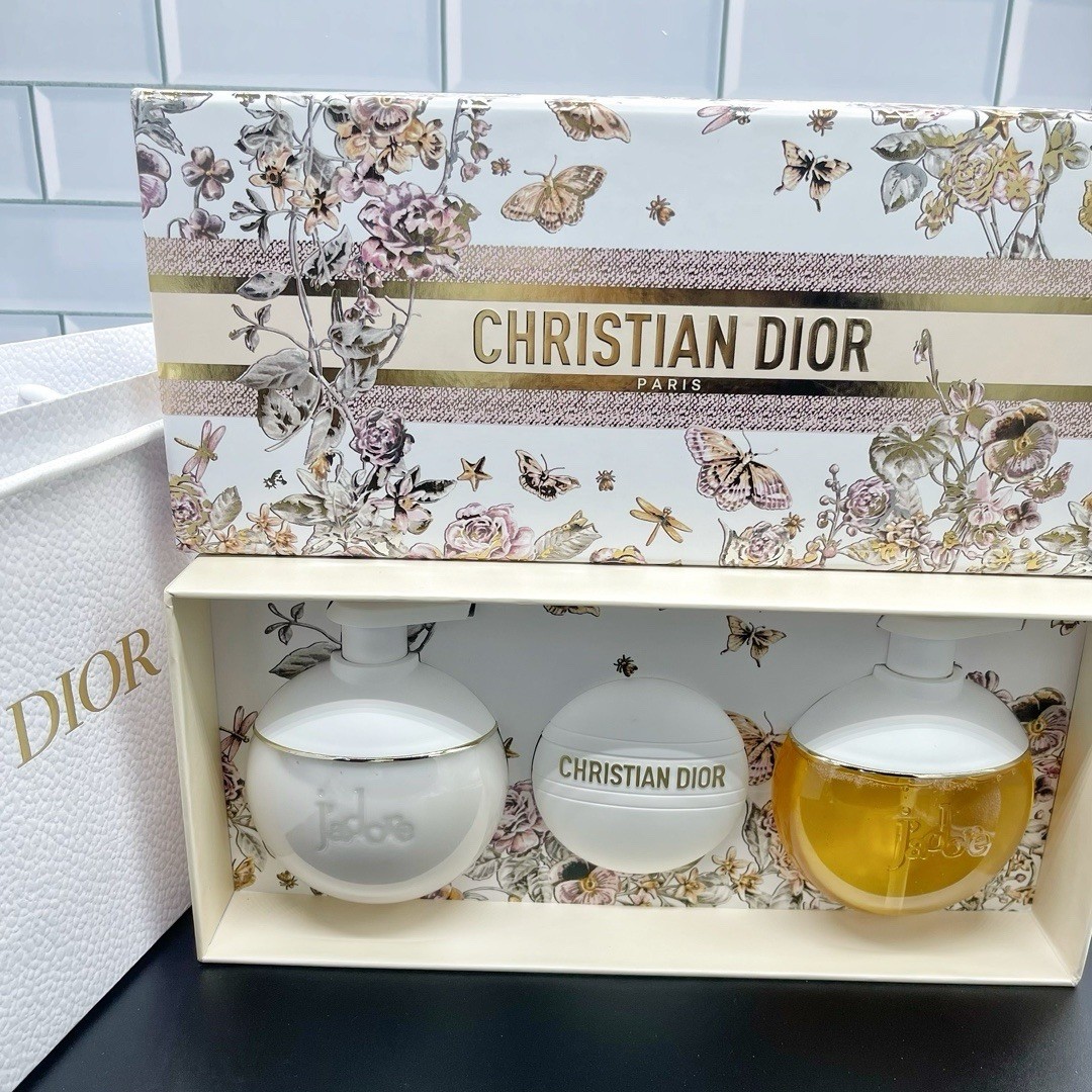 Dior J’adore Les Adorables 3-Piece Bath & Body Gift Set NEW + Dior Gift Bag Dior J’adore Les Adorables 3-Piece Bath & Body Gift Set NEW + Dior Gift Bag