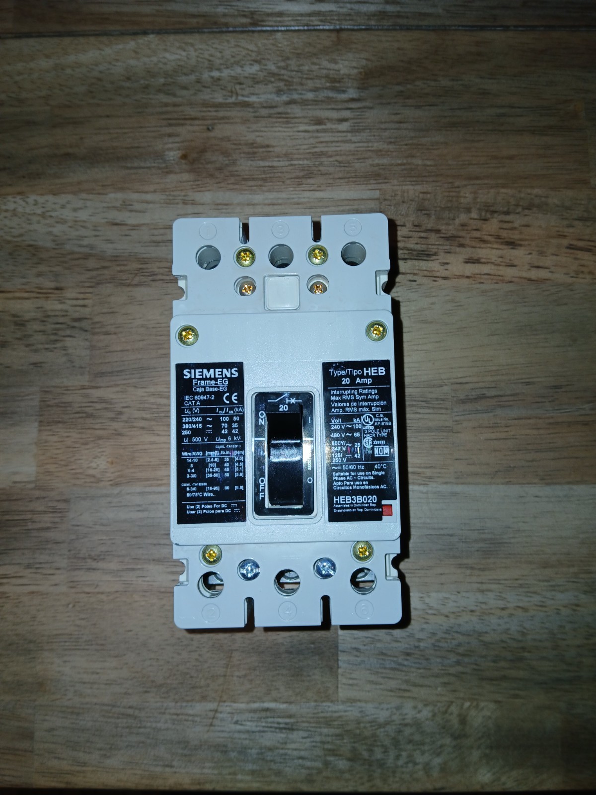 Siemens HEB3B020 HEB 3Pole 20Amps 480Volt Bolt-On Circuit Breaker Siemens HEB3B020 HEB 3Pole 20Amps 480Volt Bolt-On Circuit Breaker