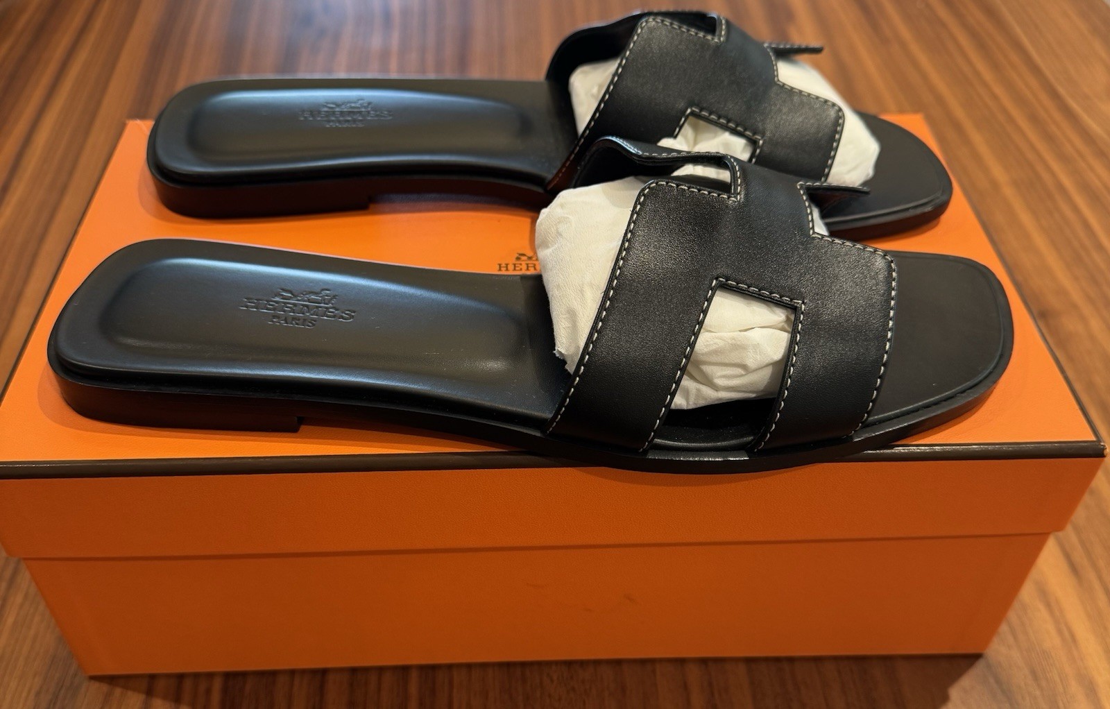 Hermes Oran Slides Sandals Black Size EU 39.5 US 9 100% Authentic Hermes Oran Slides Sandals Black Size EU 39.5 US 9 100% Authentic