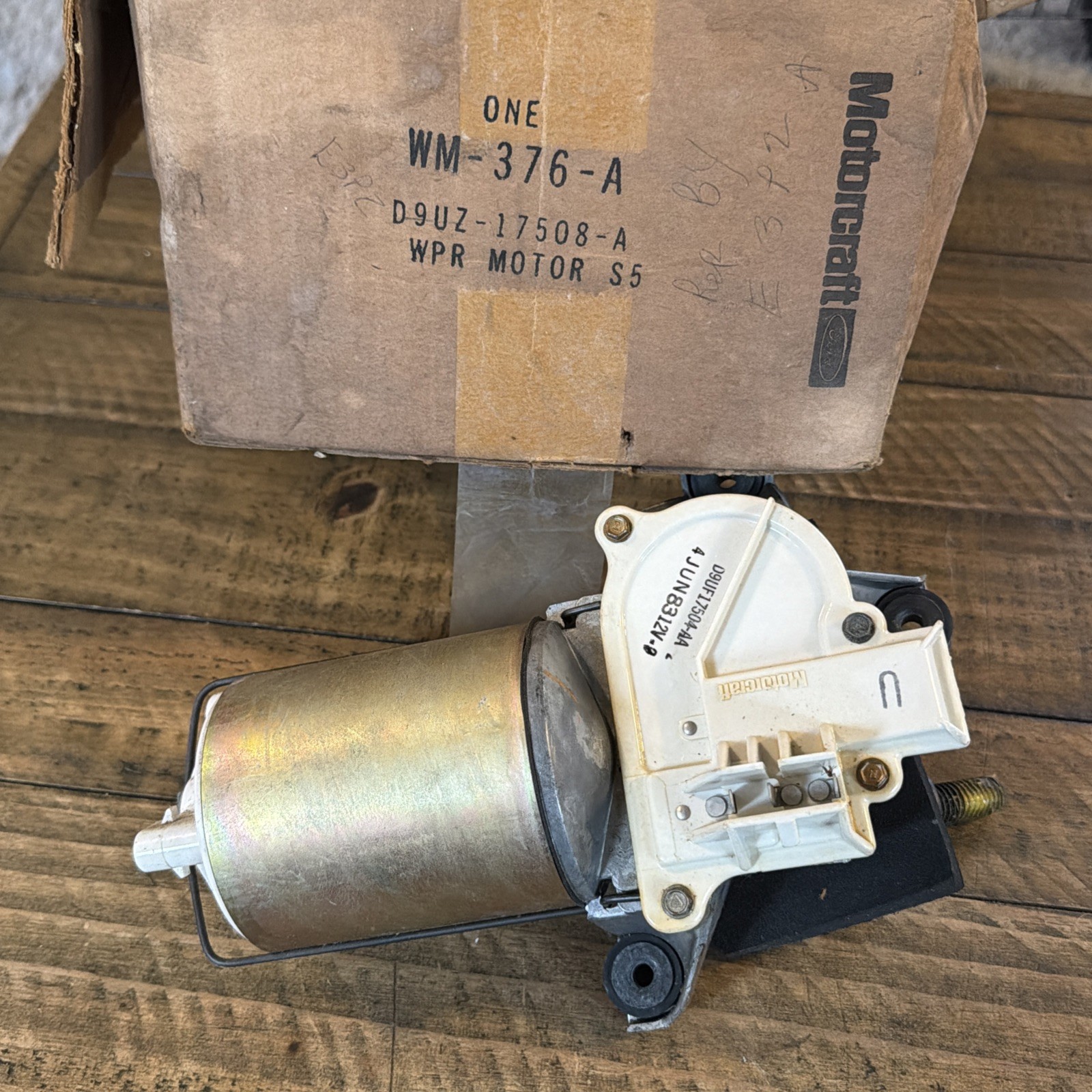 NOS OEM Ford D9UZ-17508-A Windshield Wiper Motor 1975-1987 Econoline/Club Wagon