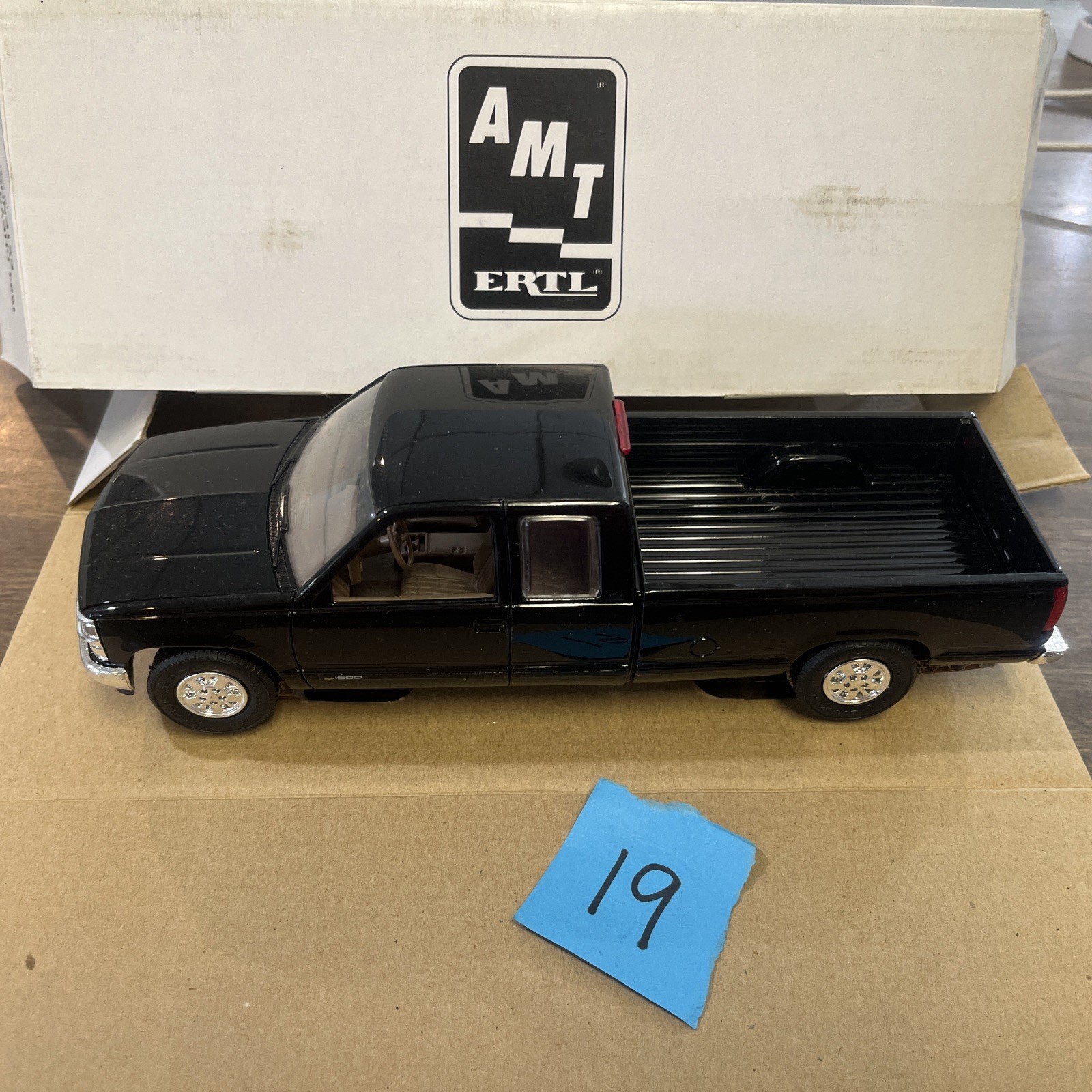 AMT Ertl 6288 1/25 1994 Chevrolet C-1500 Extended Cab Promo Model Truck Black AMT Ertl 6288 1/25 1994 Chevrolet C-1500 Extended Cab Promo Model Truck Black