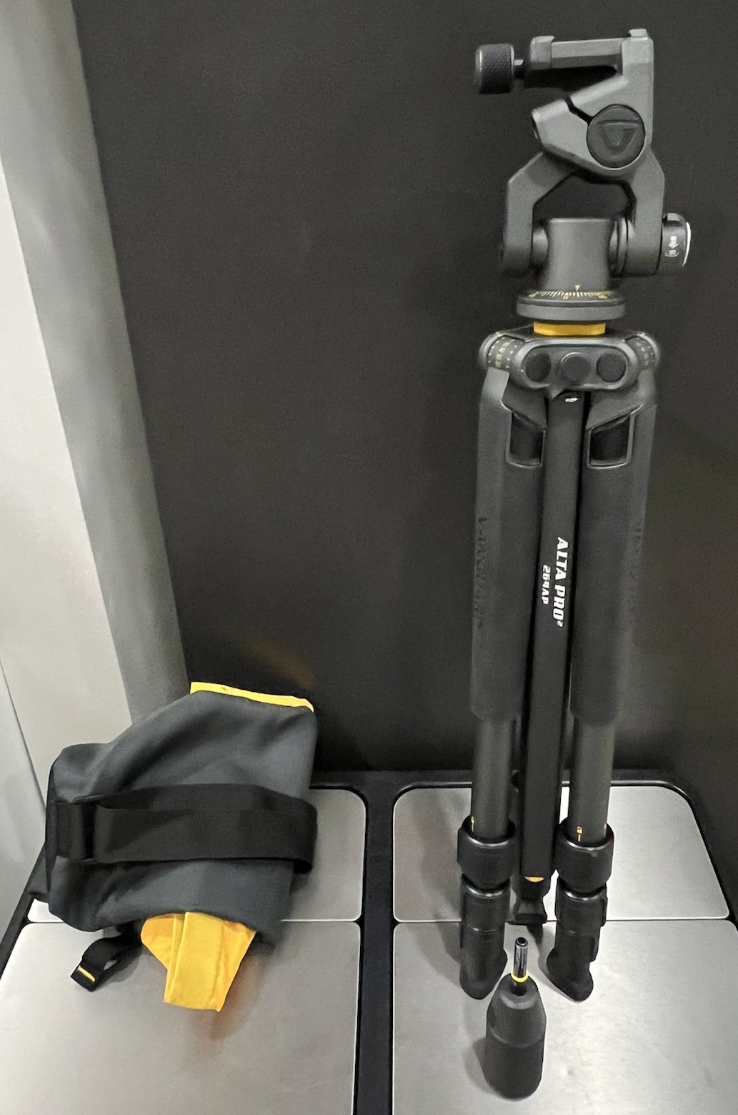 Vanguard Alta Pro Tripod Alta Pro 2 264AP And PH-32 With Bag