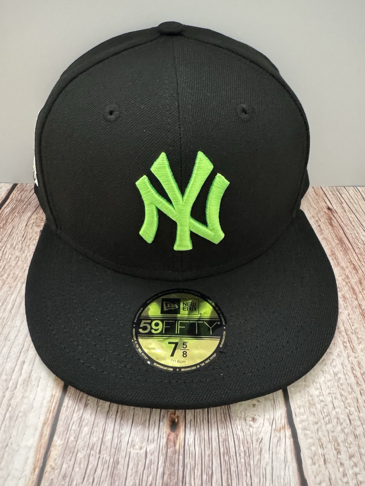 NY Yankees Fitted Hat Black Neon Green Size 7 5/8