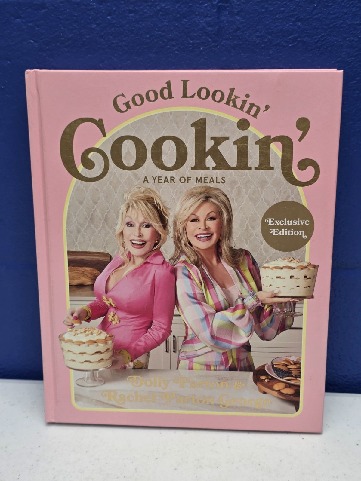 Good Lookin\' Cookin\' Hardcover Cookbook by Dolly Parton & Rachel Parton George Good Lookin\' Cookin\' Hardcover Cookbook by Dolly Parton & Rachel Parton George