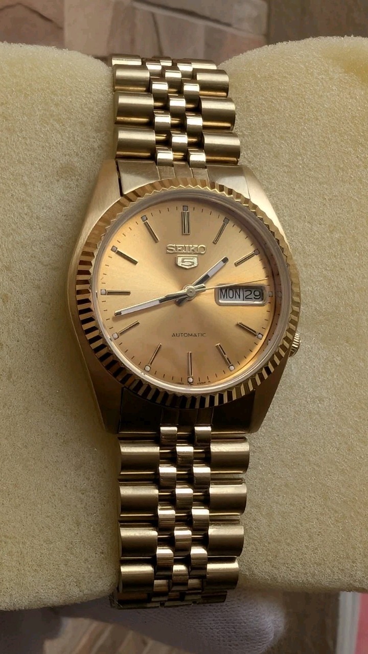Rare Vintage Seiko 5 Automatic Fluted Bezel Golden Sunburst Dial 7009-3111 Japan Rare Vintage Seiko 5 Automatic Fluted Bezel Golden Sunburst Dial 7009-3111 Japan