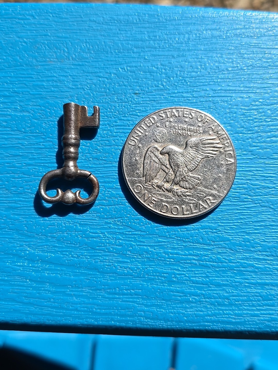 Tiny Old Miniature Beautifully shaped Skeleton Key☆1 Beautiful Little Metal Key