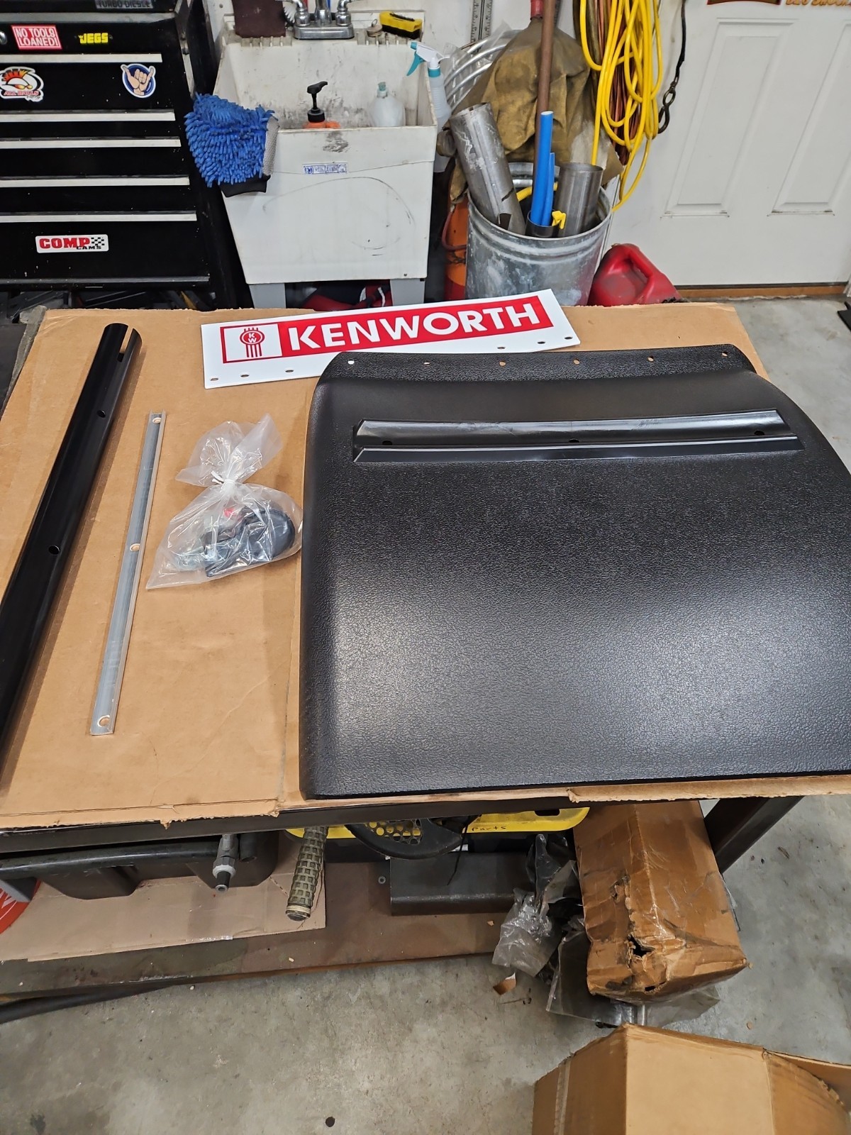 K127-716-5R KENWORTH poly Quarter Fender RH