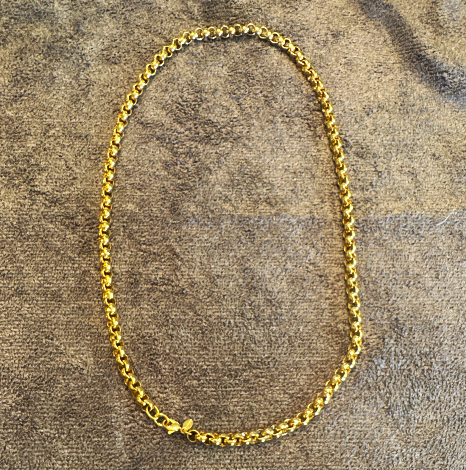 Vintage Monet Signed Gold Tone Curb Link Chain Necklace 22 in Lobster Clasp Vintage Monet Signed Gold Tone Curb Link Chain Necklace 22 in Lobster Clasp