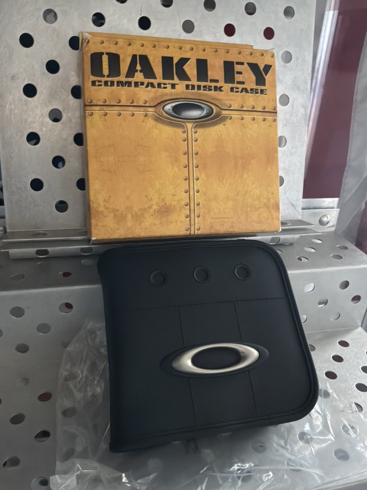 Rare Vintage Oakley Compact Disk CD Case-NEW (Metal Display not included) Rare Vintage Oakley Compact Disk CD Case-NEW (Metal Display not included)