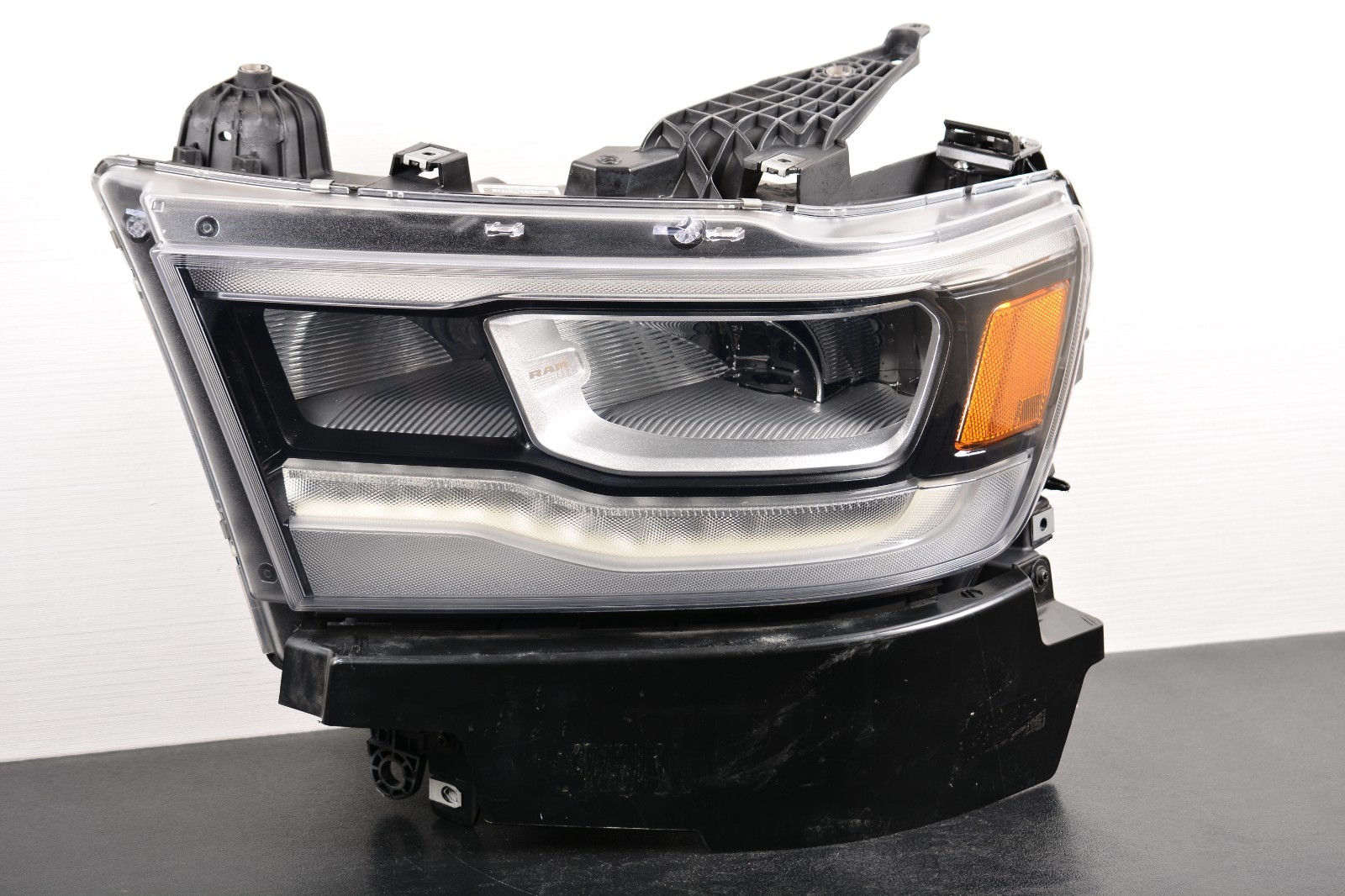 Complete 2019-2024 Dodge RAM 1500 Chrome LED Headlight Left Driver LH Side OEM Complete 2019-2024 Dodge RAM 1500 Chrome LED Headlight Left Driver LH Side OEM