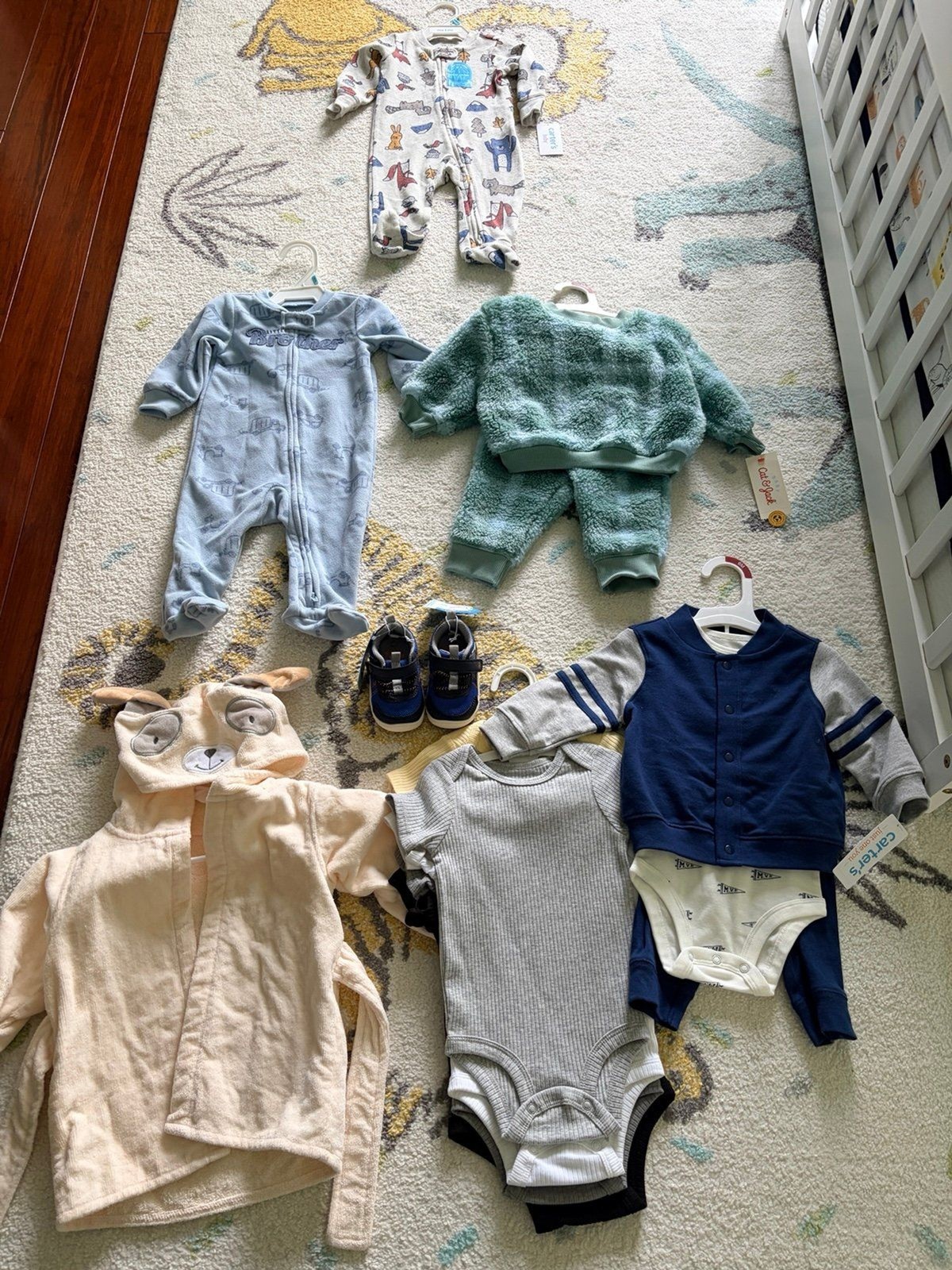 Baby bundle clothes 6 months Carter\'s Baby Outfit Set robe,footie pajama Baby bundle clothes 6 months Carter\'s Baby Outfit Set robe,footie pajama