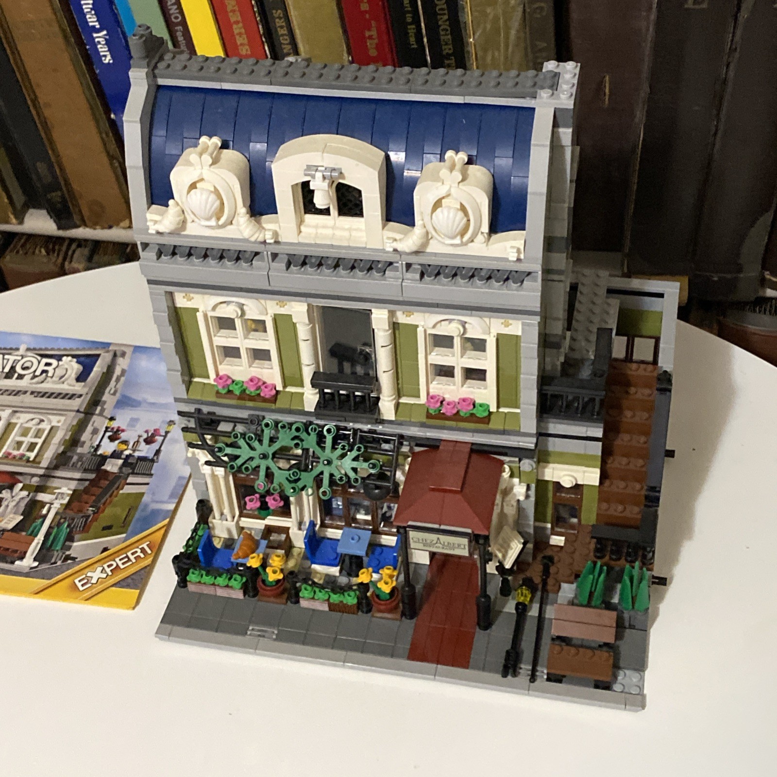 LEGO Creator Parisian Restaurant 10243 – 2014 – Nearly Complete Set 