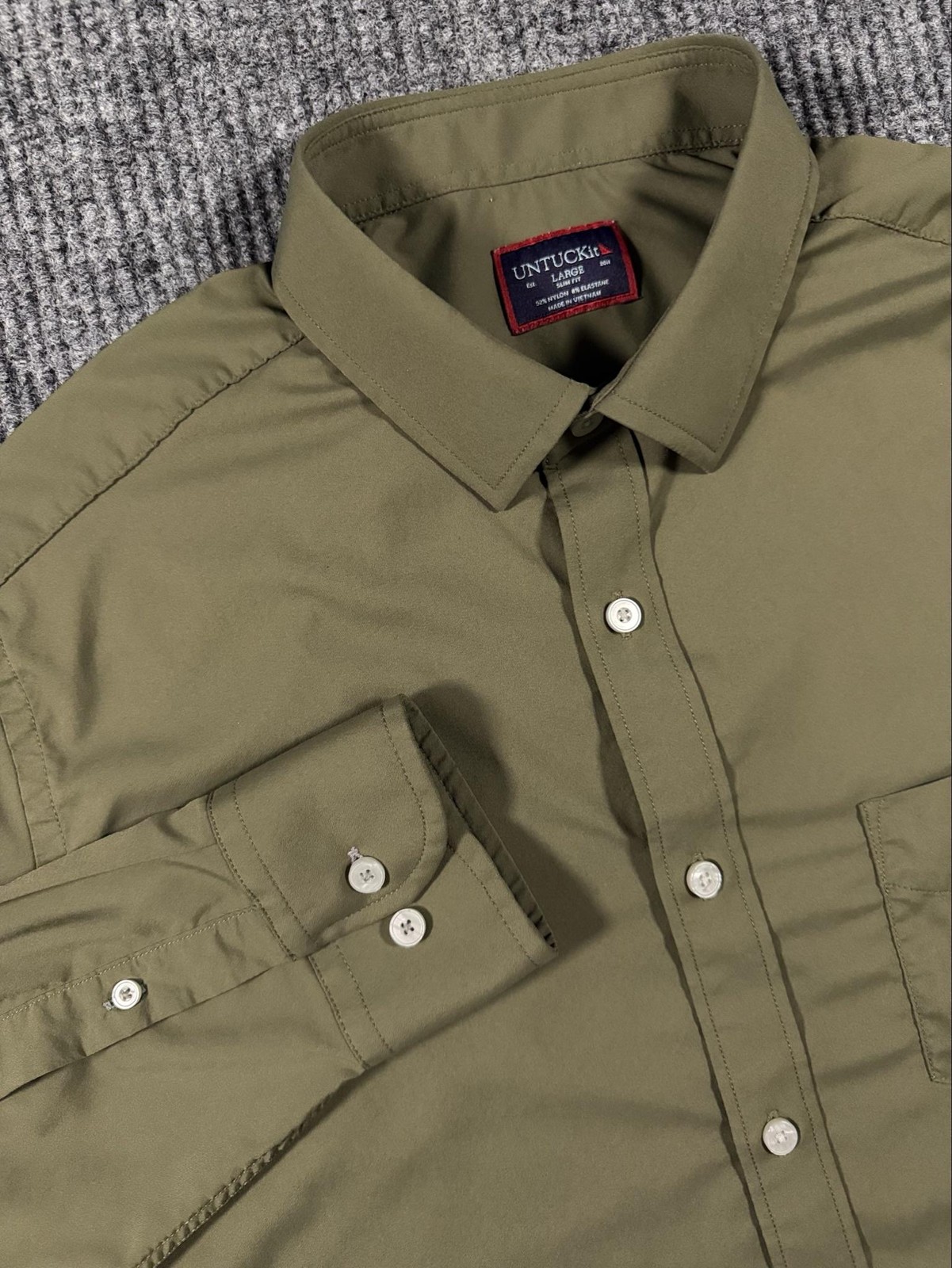 UNTUCKit Shirt Mens Large Slim Fit Nylon Stretch Long Sleeve Button Up Green UNTUCKit Shirt Mens Large Slim Fit Nylon Stretch Long Sleeve Button Up Green