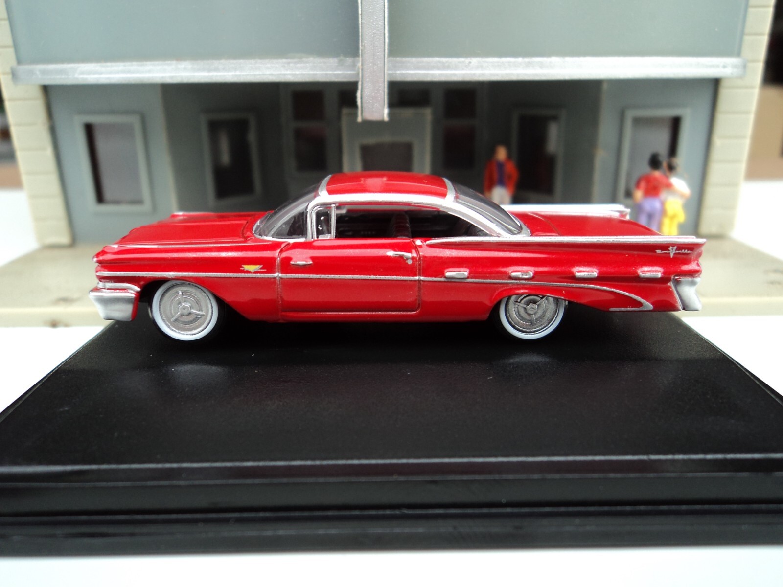 Oxford  1959  PONTIAC  BONNEVILLE   Mandalay Red    1/87  HO  diecast