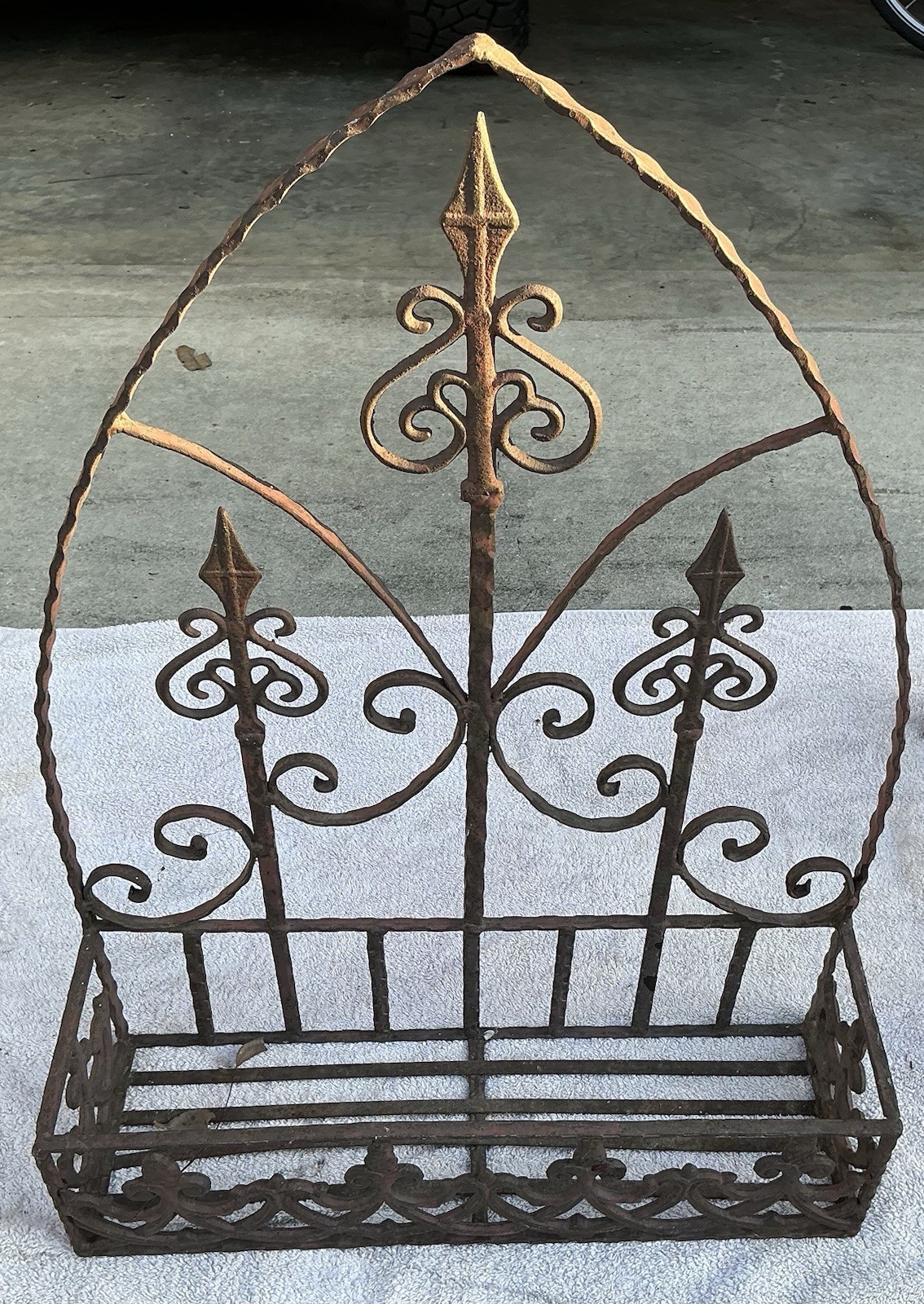 2 Antique Vintage Wrought Iron Metal Wall Mounted Magazine Plant Holders 2 Antique Vintage Wrought Iron Metal Wall Mounted Magazine Plant Holders