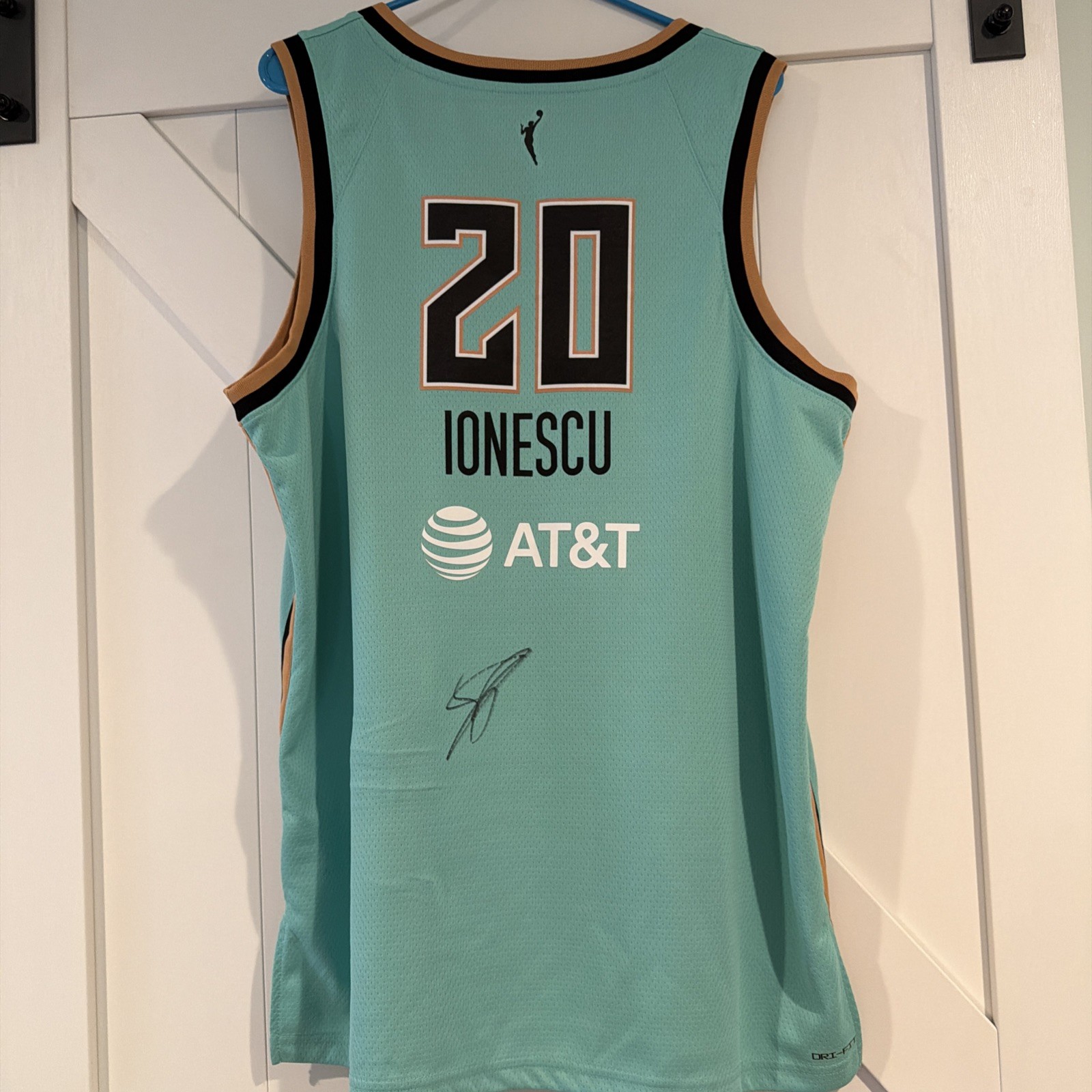 SABRINA IONESCU #20 Signed Nike Rebel Edition XL Jersey Liberty size 52 SABRINA IONESCU #20 Signed Nike Rebel Edition XL Jersey Liberty size 52