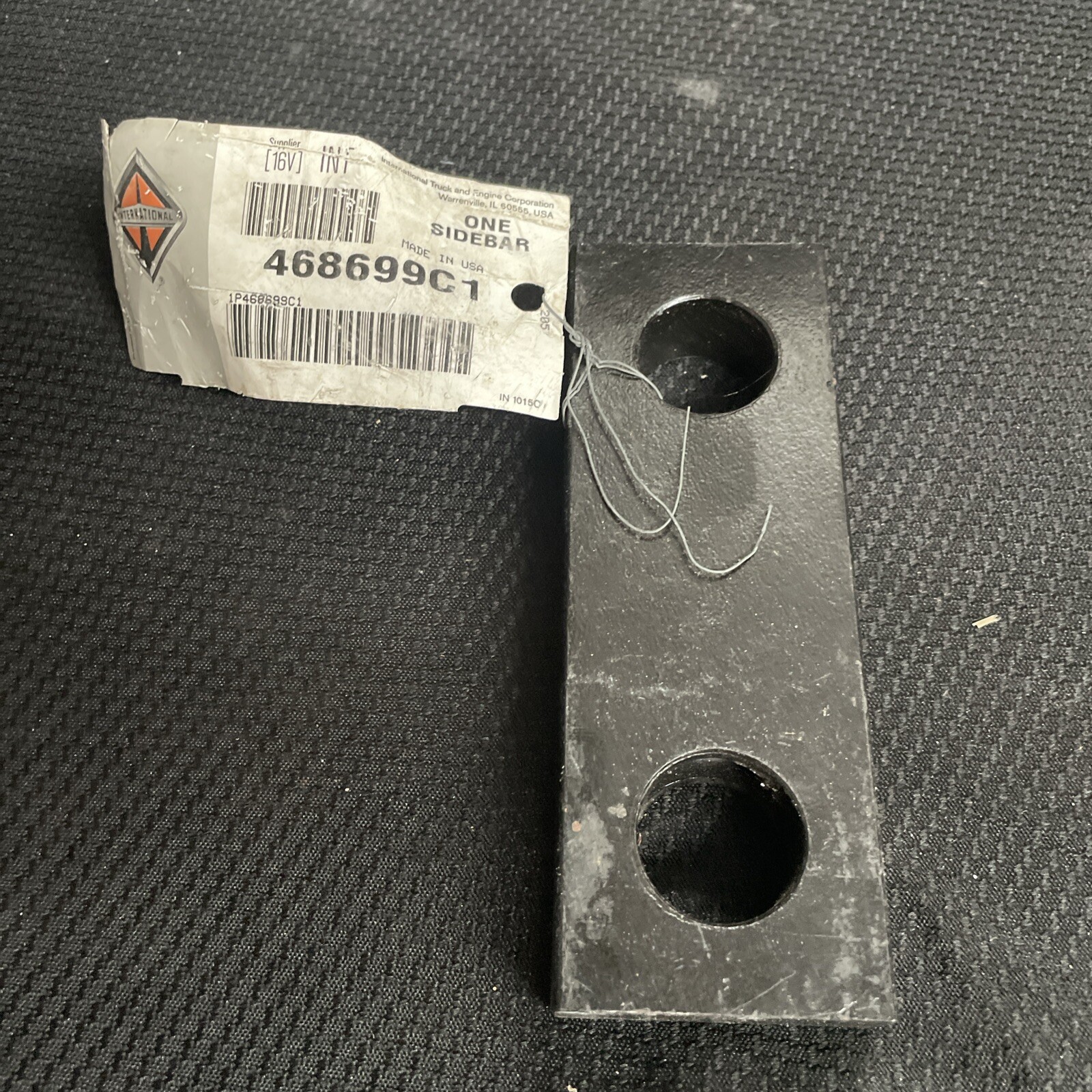 OEM International/Navistar Sidebar/Shackle 468699C1 NOS. (HC-4B) OEM International/Navistar Sidebar/Shackle 468699C1 NOS. (HC-4B)